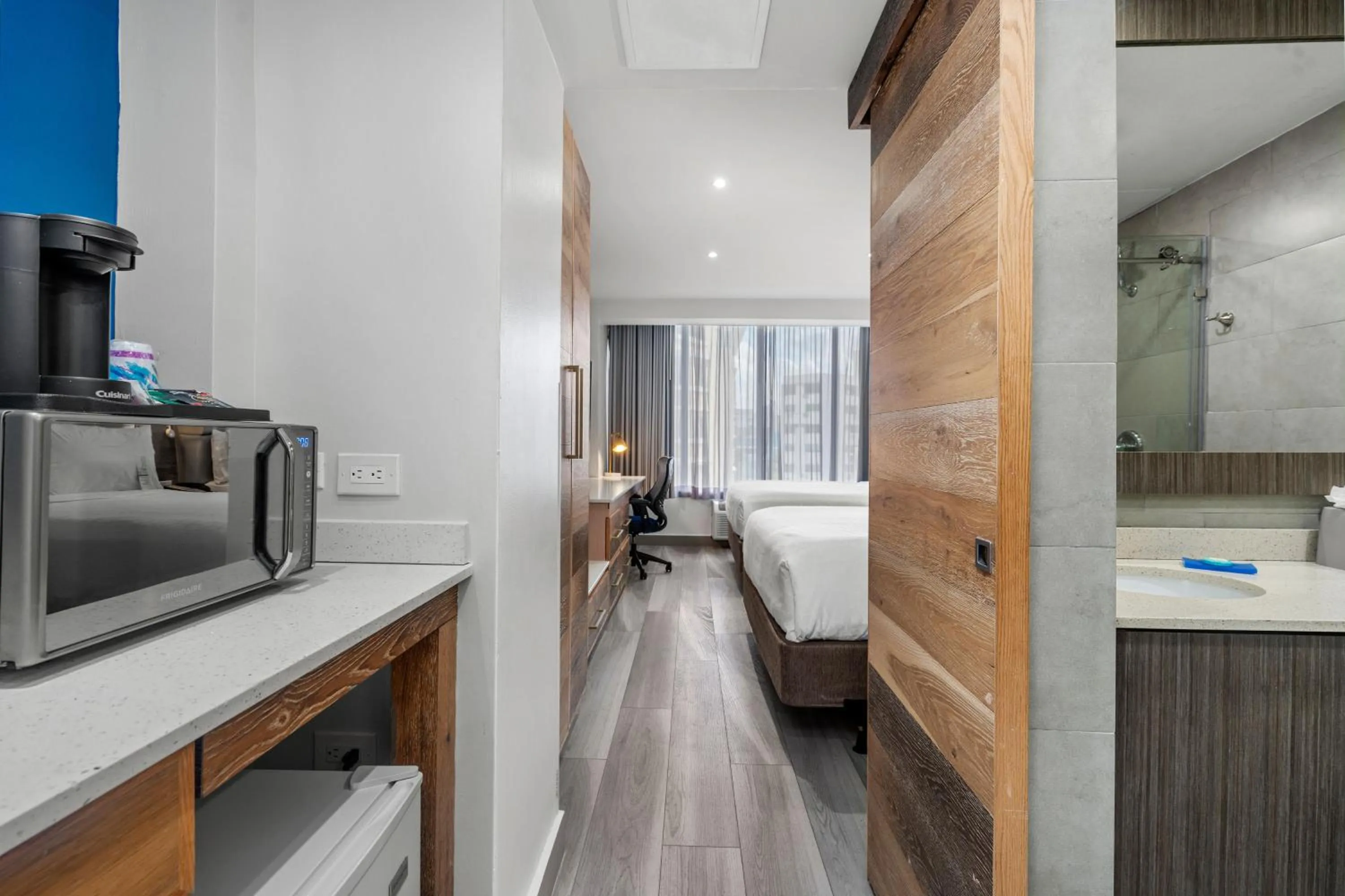 Shower, Bed in Holiday Inn Express San Juan Condado by IHG