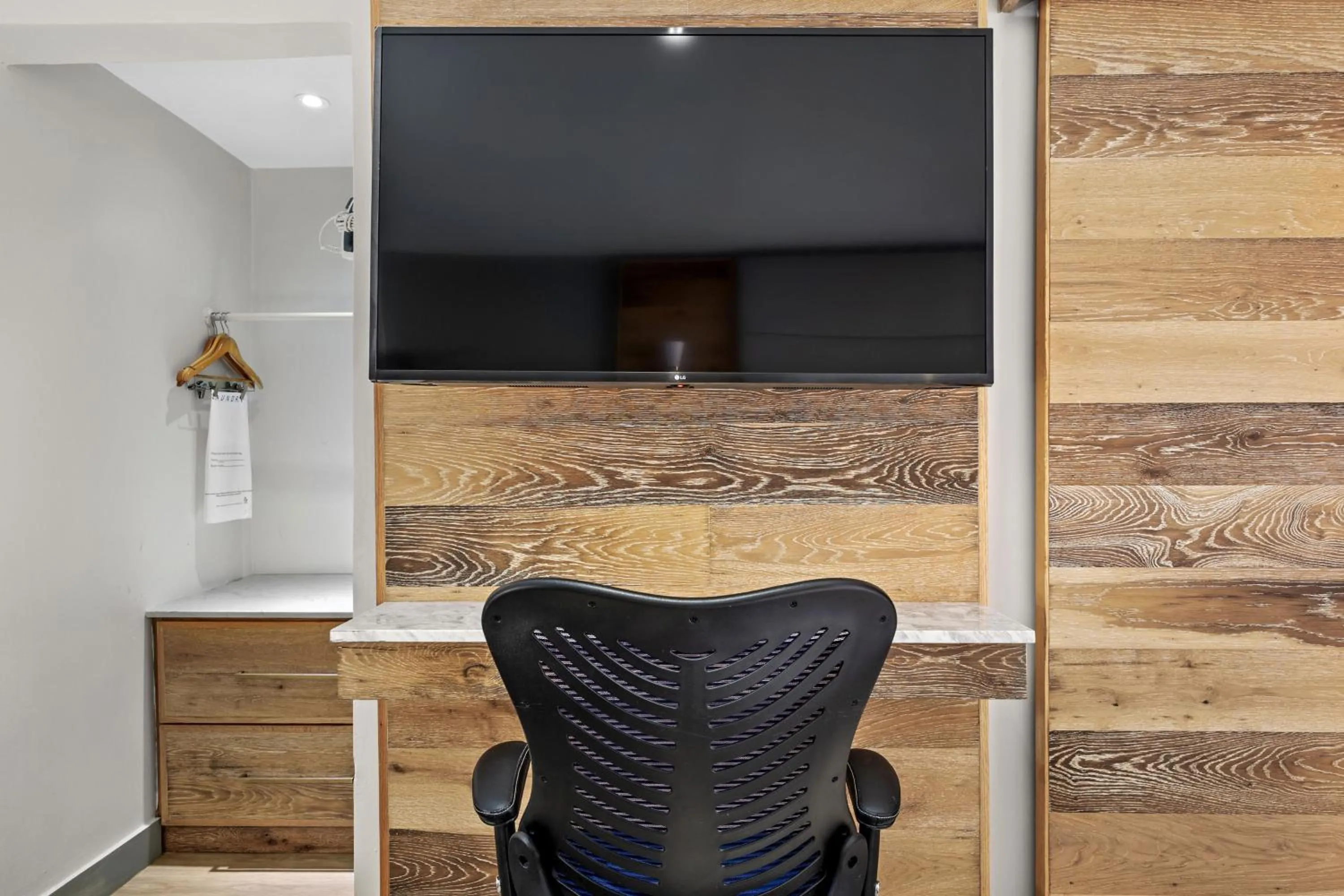 TV and multimedia in Holiday Inn Express San Juan Condado by IHG