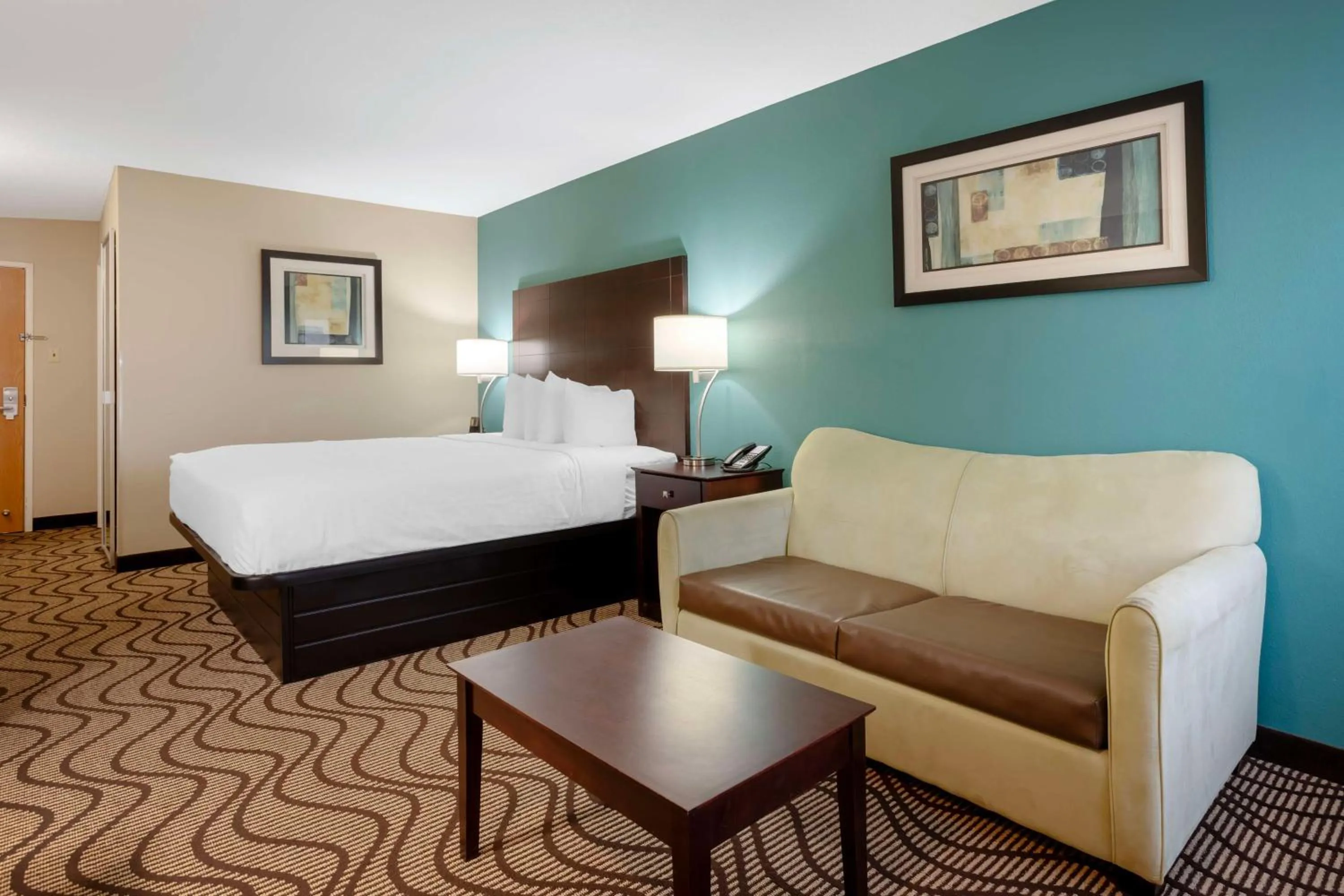 Bedroom, Bed in Best Western Plus Lonoke Hotel