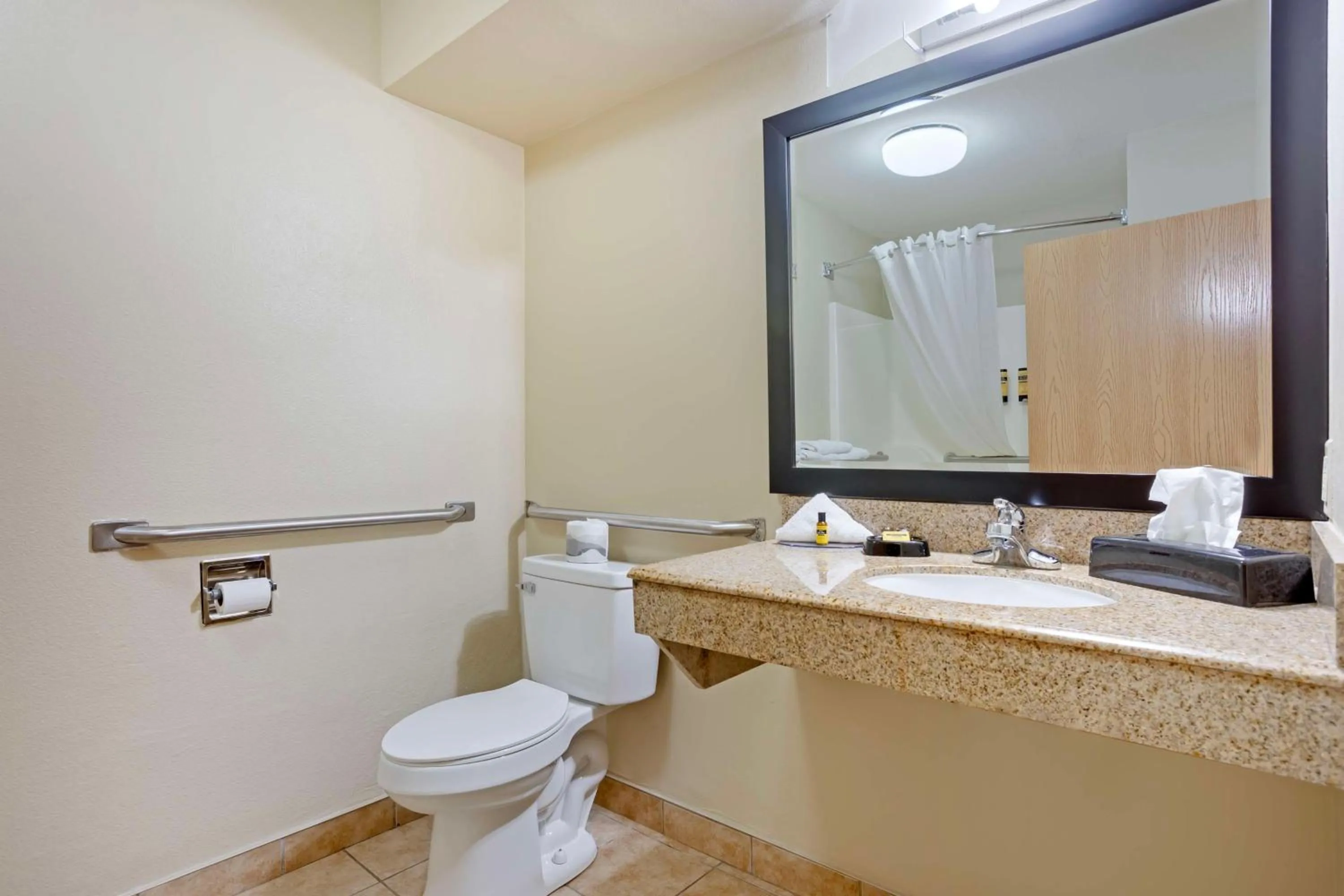 Bathroom in Best Western Plus Lonoke Hotel
