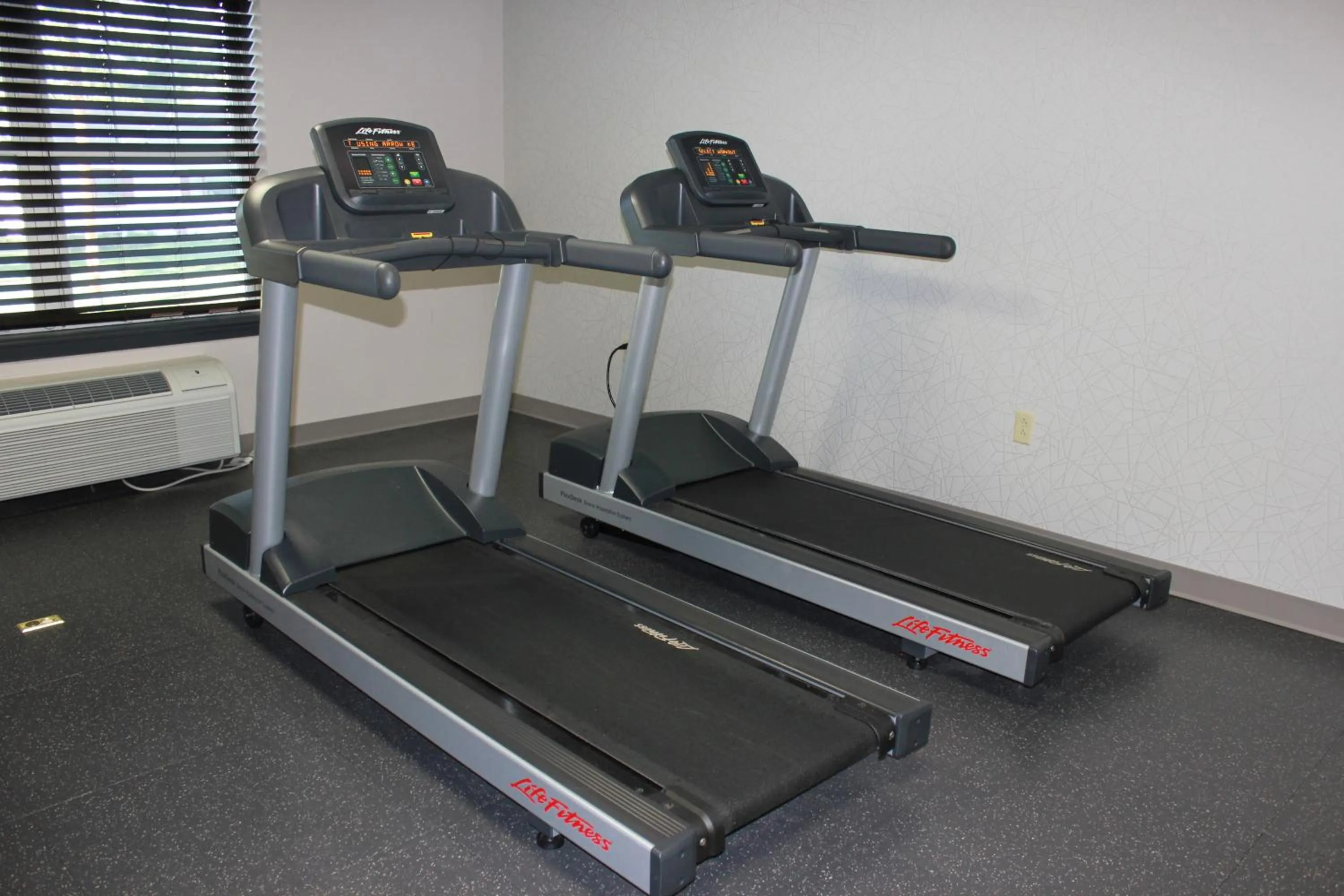 Fitness centre/facilities in Country Inn & Suites by Radisson, Roanoke, VA