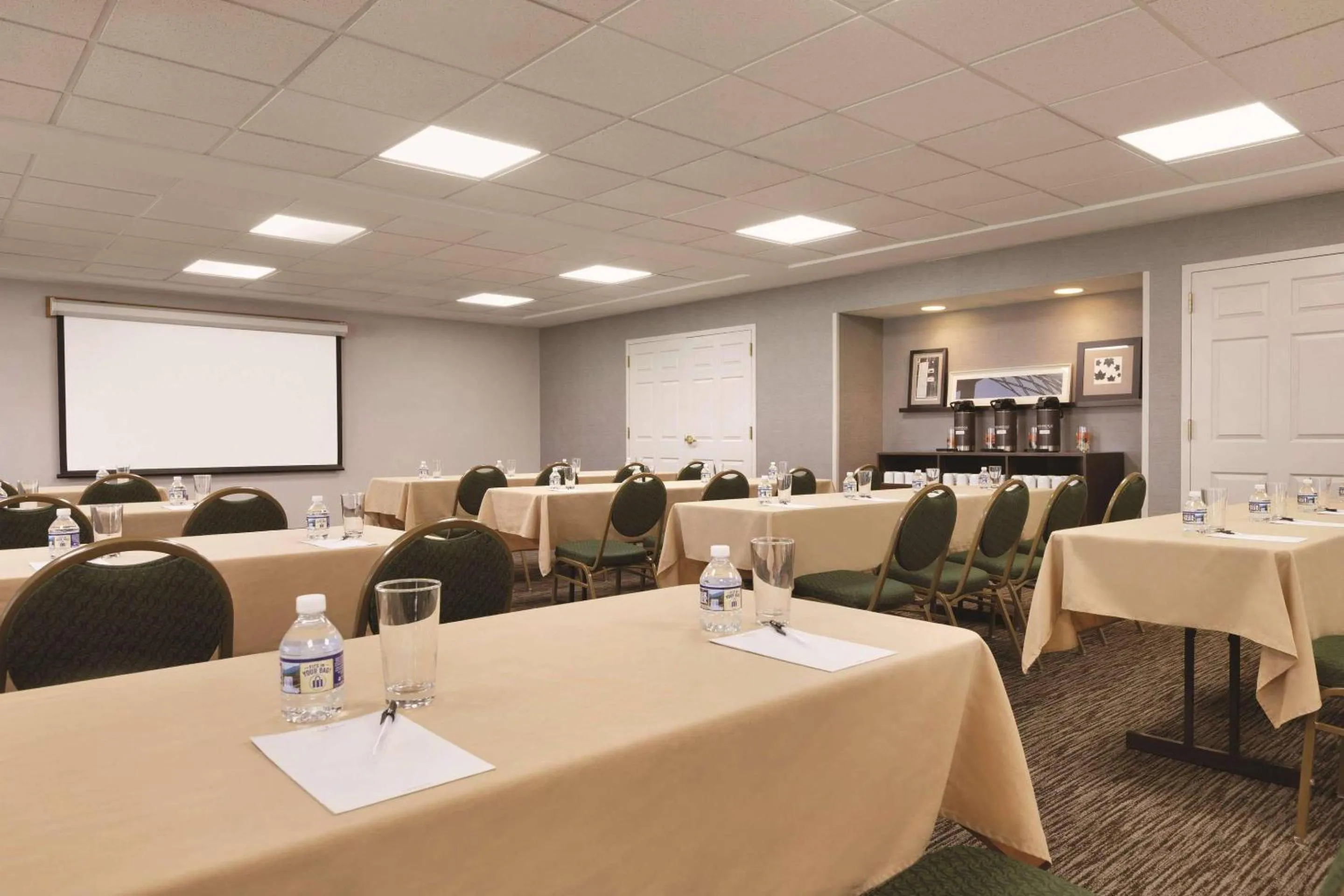 Meeting/conference room in Country Inn & Suites by Radisson, Roanoke, VA