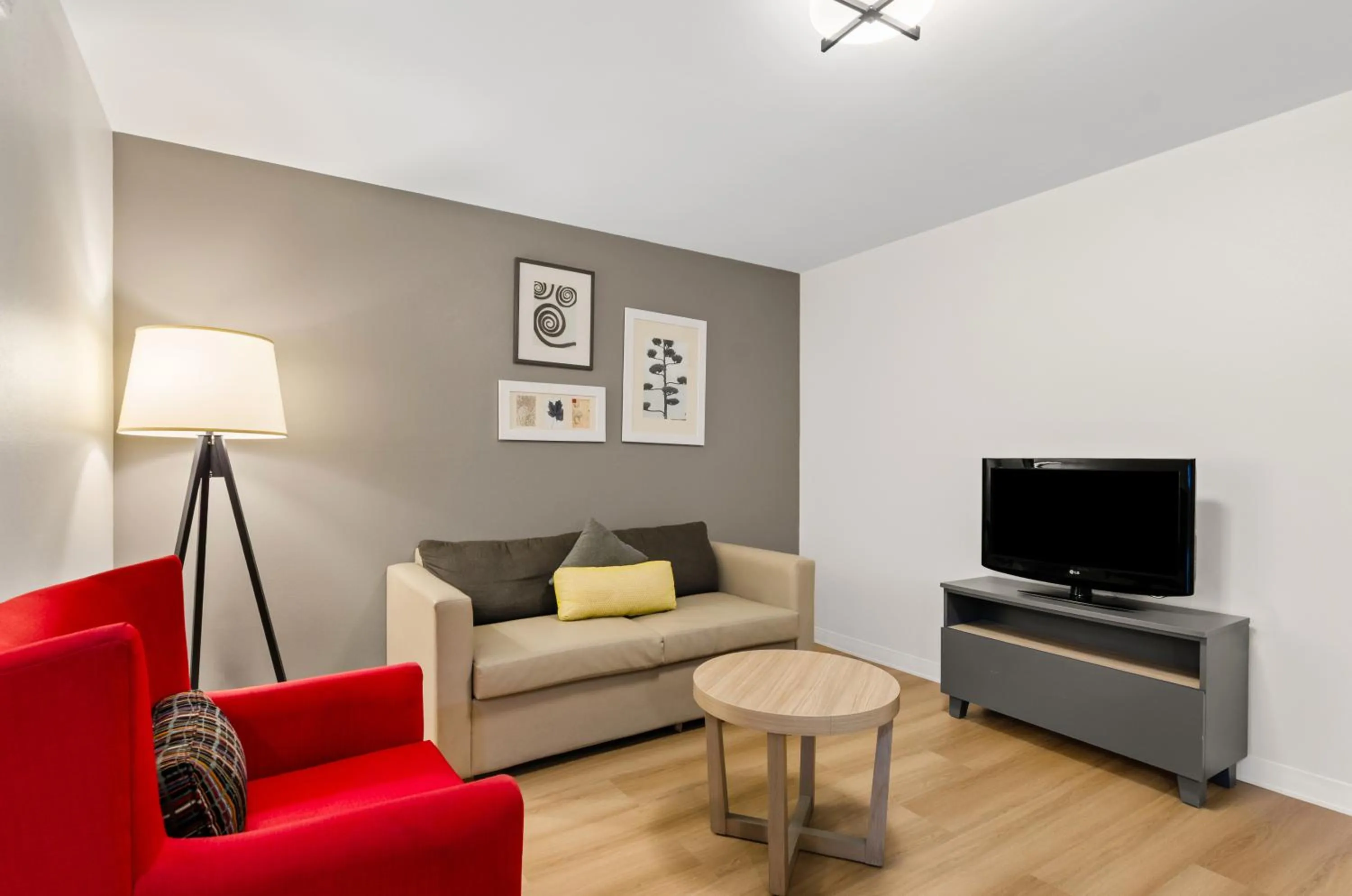 Communal lounge/ TV room in Country Inn & Suites by Radisson, Roanoke, VA