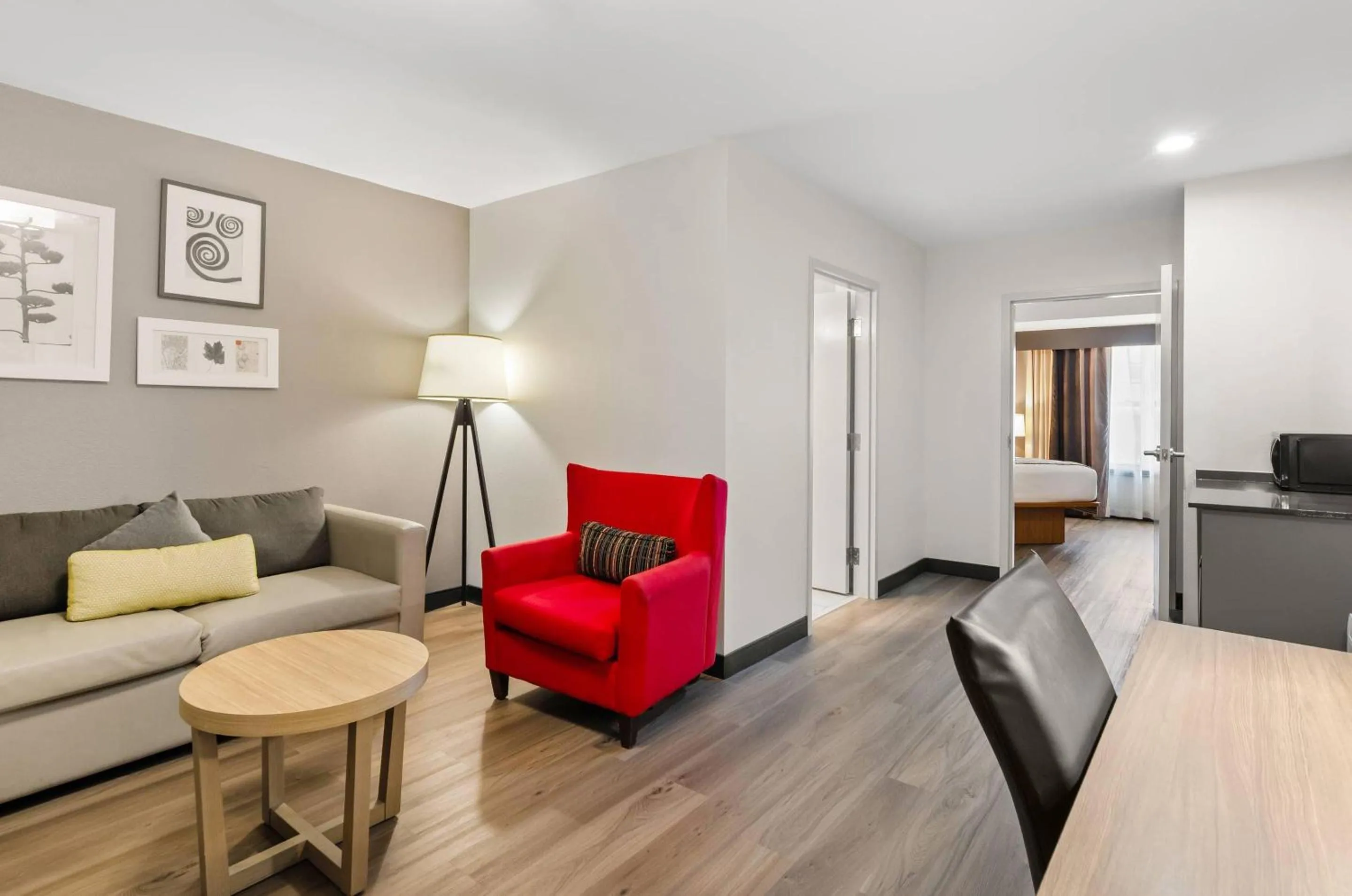 Communal lounge/ TV room in Country Inn & Suites by Radisson, Roanoke, VA