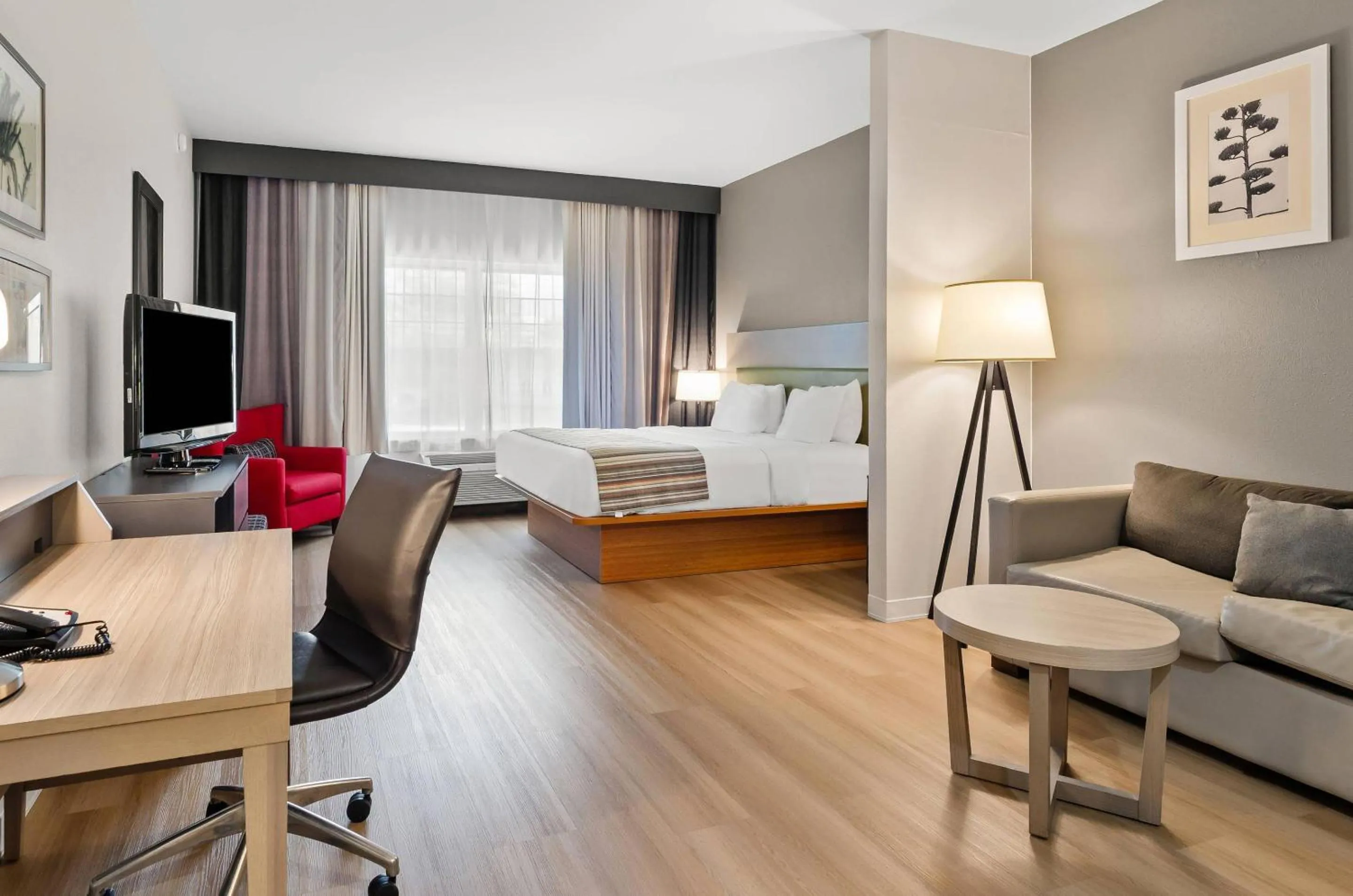 TV and multimedia, Bed in Country Inn & Suites by Radisson, Roanoke, VA