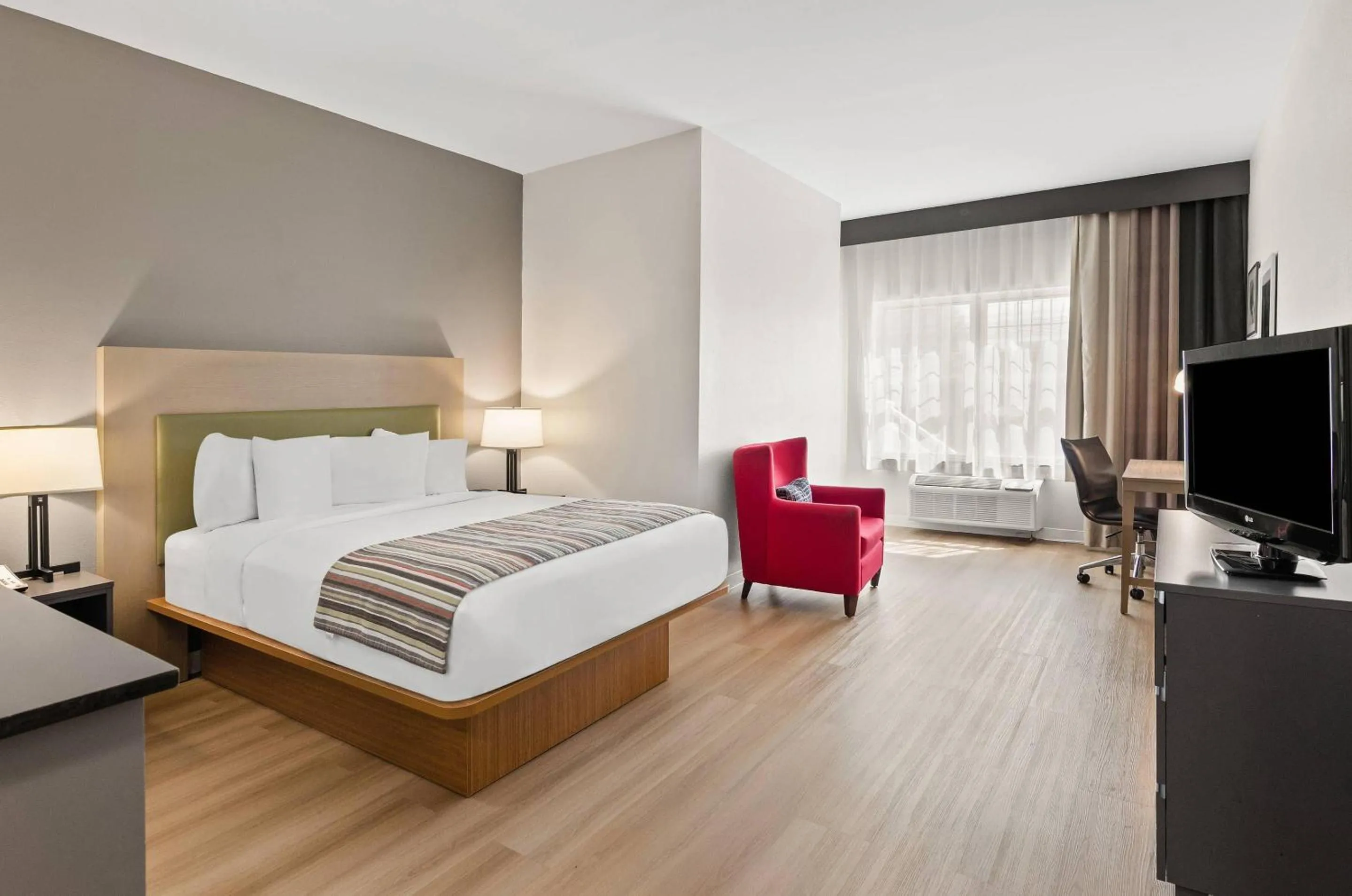 Bedroom, Bed in Country Inn & Suites by Radisson, Roanoke, VA