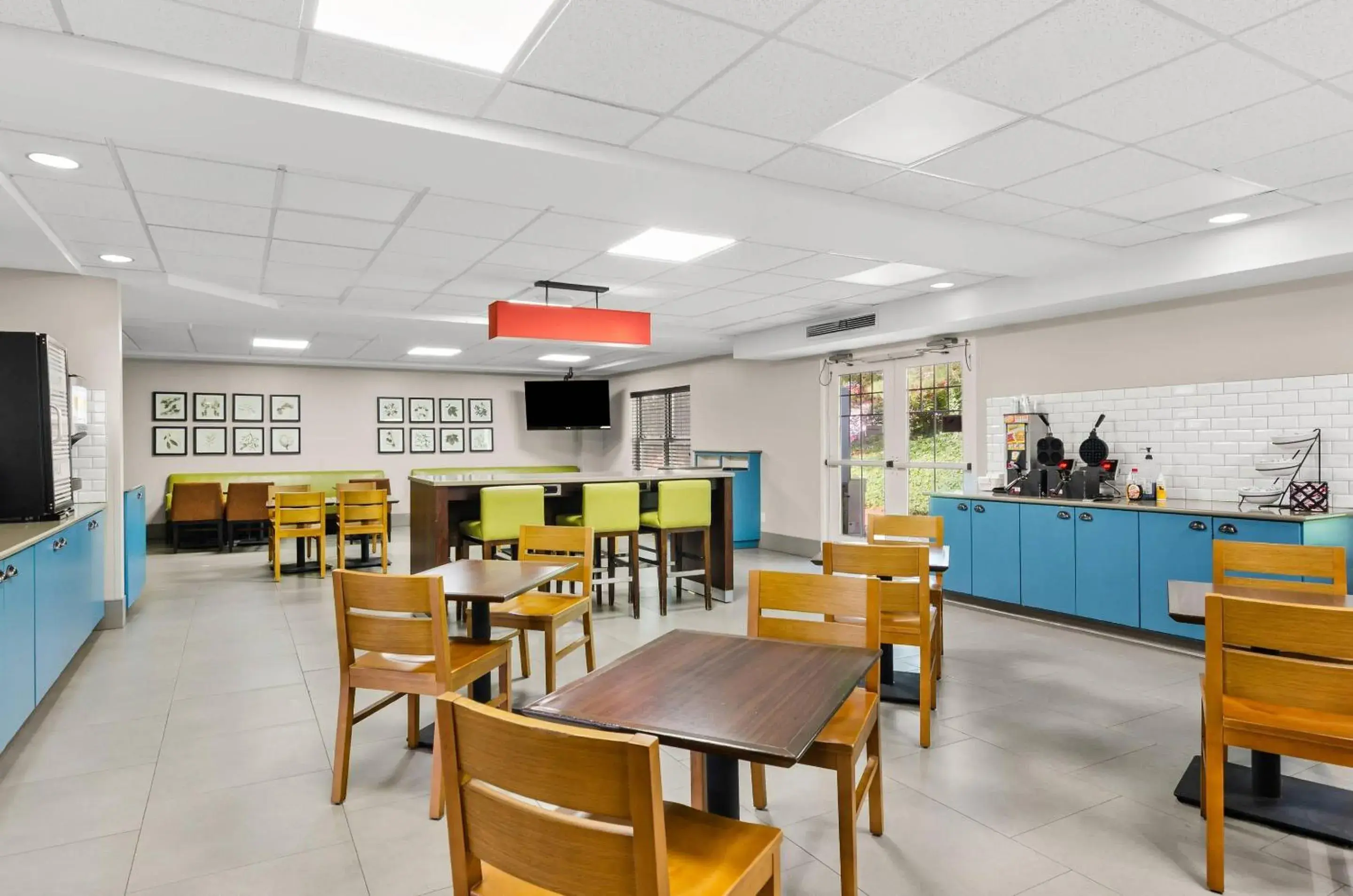 Breakfast in Country Inn & Suites by Radisson, Roanoke, VA Breakfast in Country Inn & Suites by Radisson, Roanoke, VA