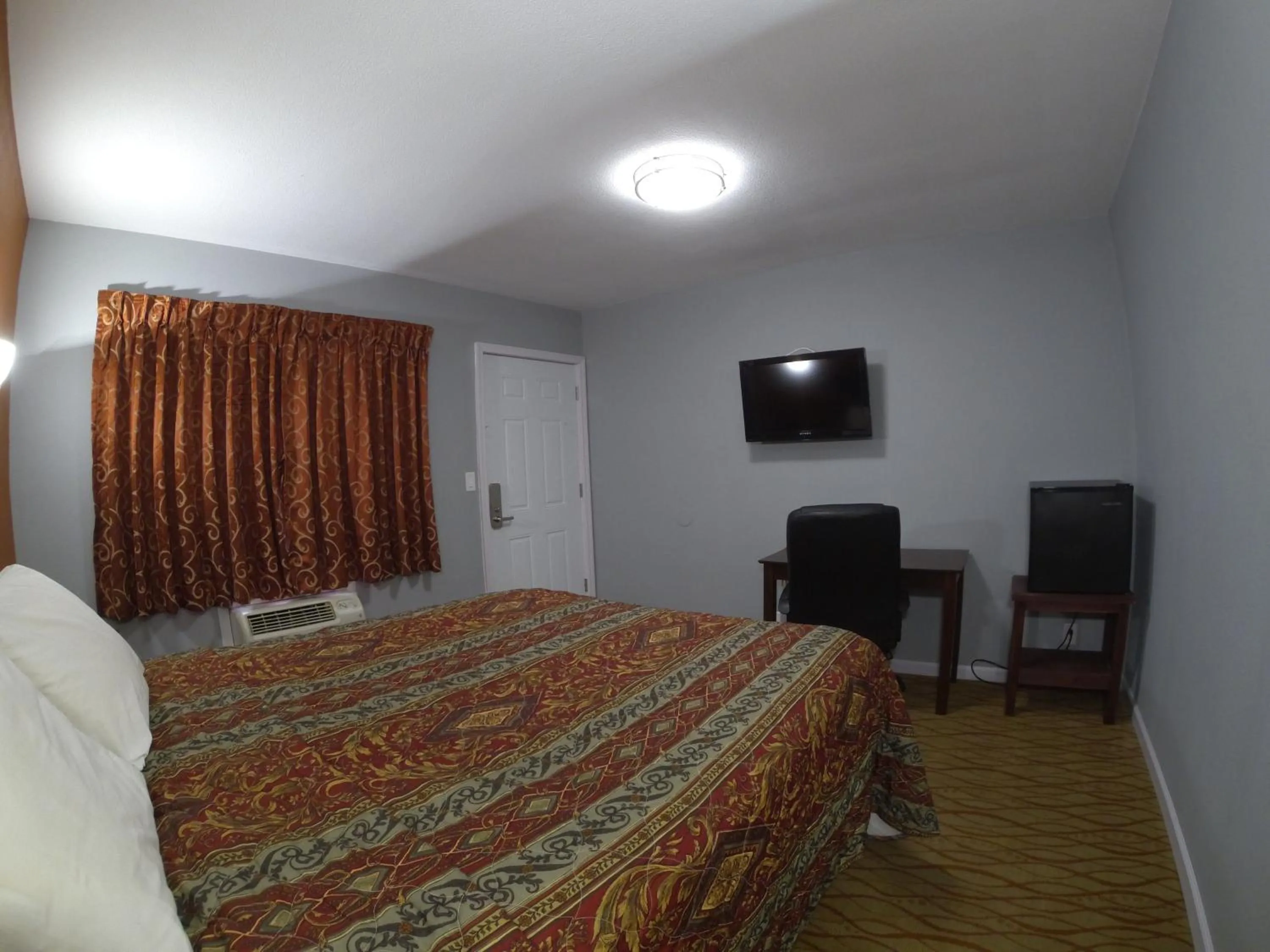 Photo of the whole room, Bed in Cozy Rest Motel