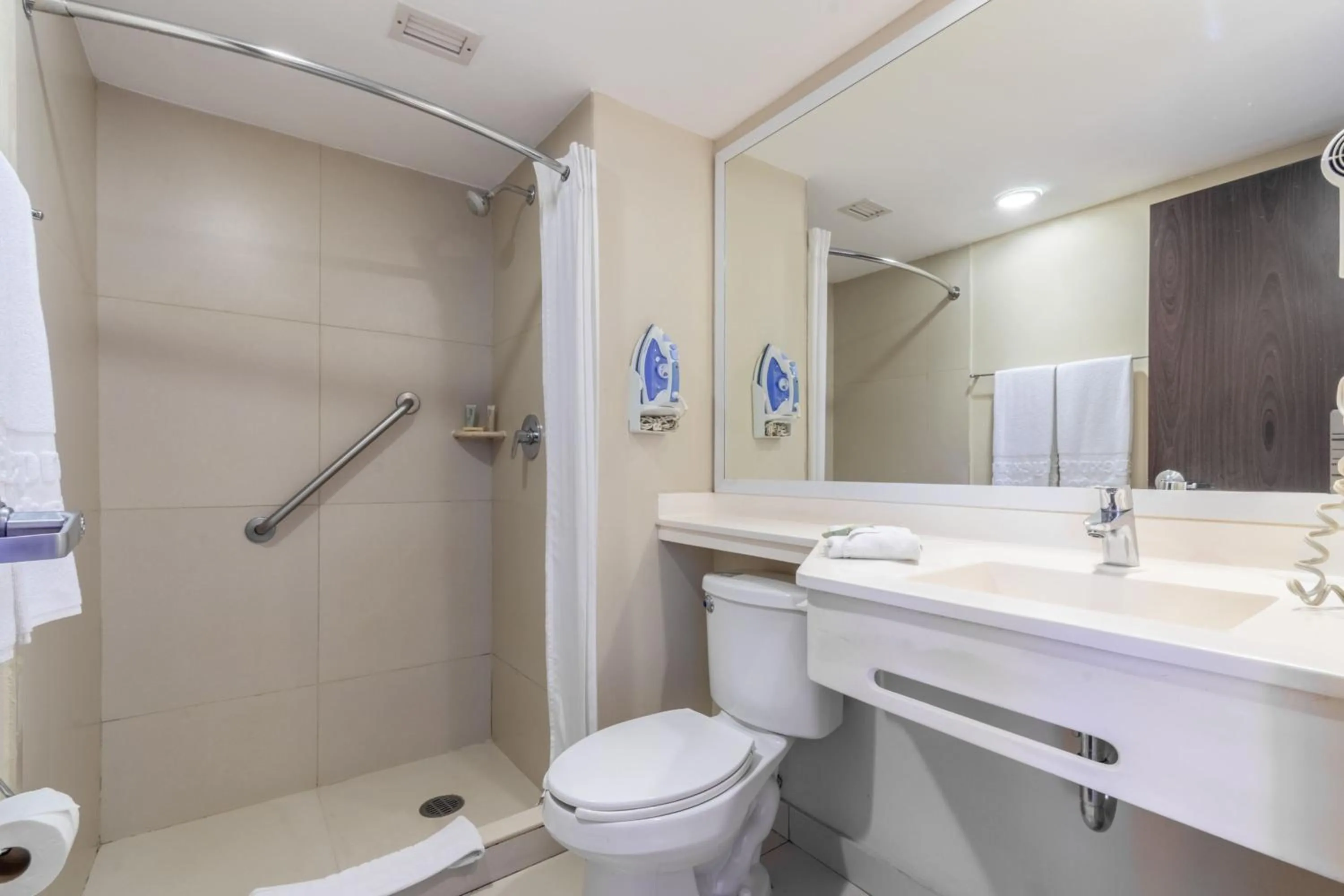 Bathroom in City Express by Marriott Xalapa