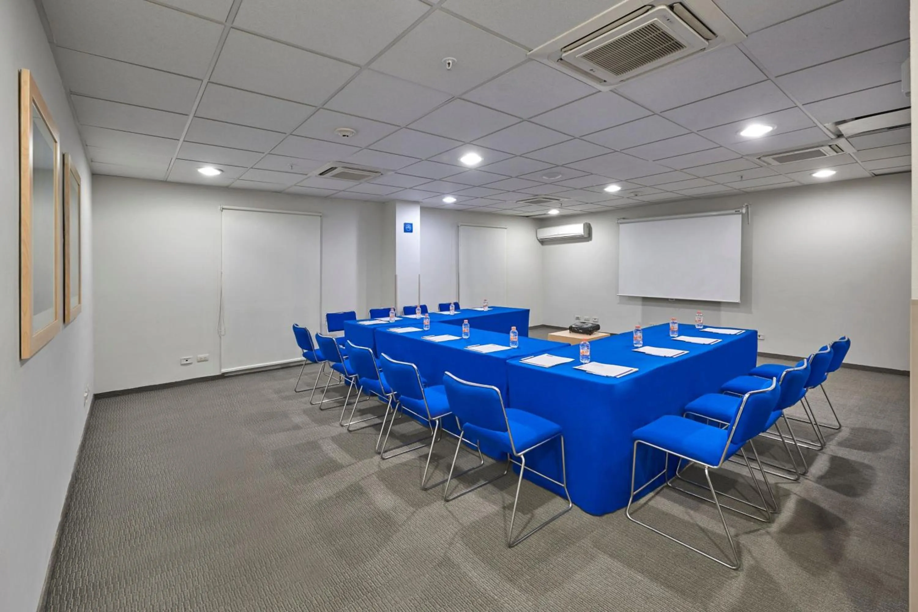 Meeting/conference room in City Express by Marriott Xalapa