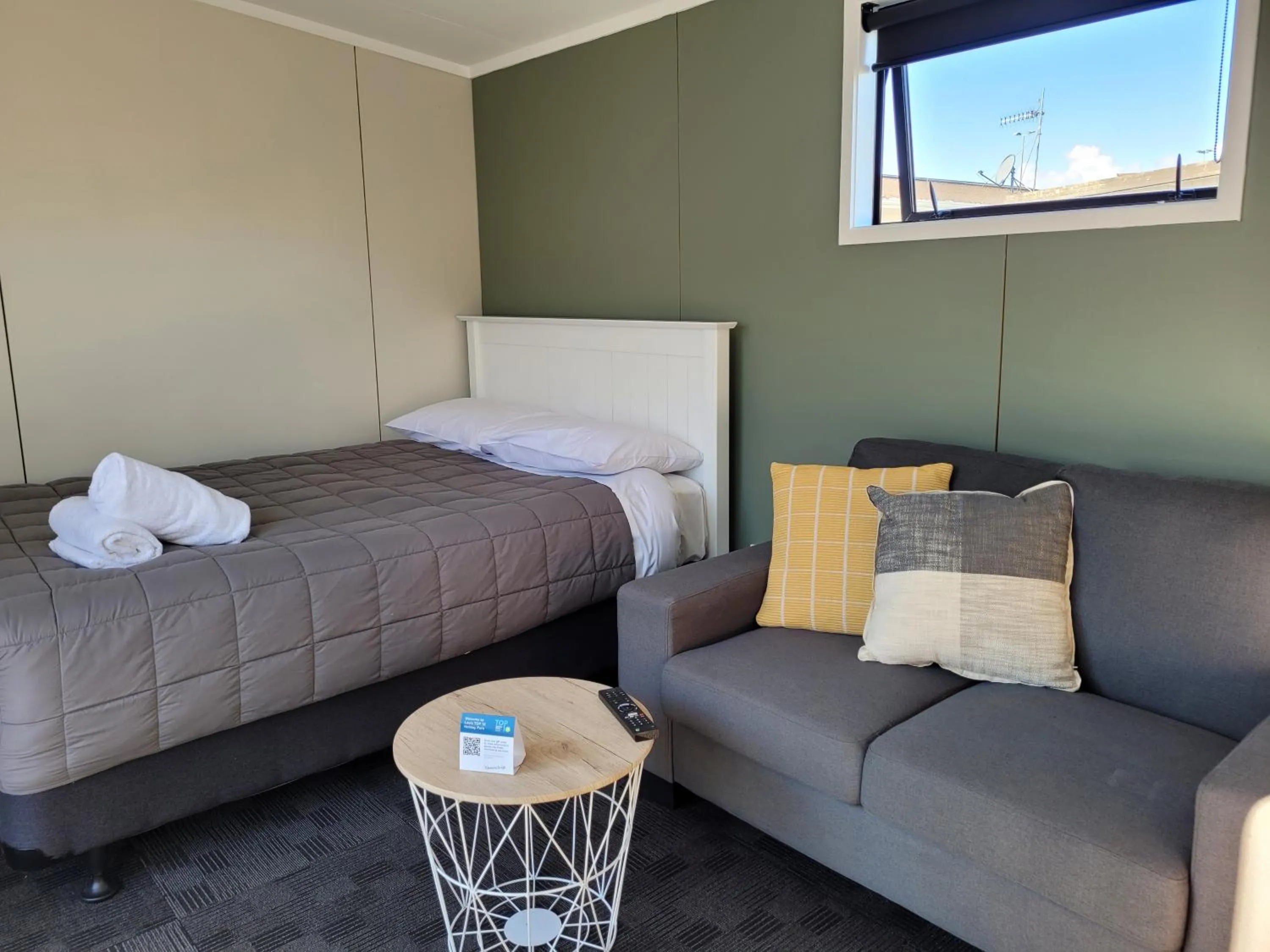 Standard Cabin with TV (Shared Bathroom) in Levin TOP 10 Holiday Park