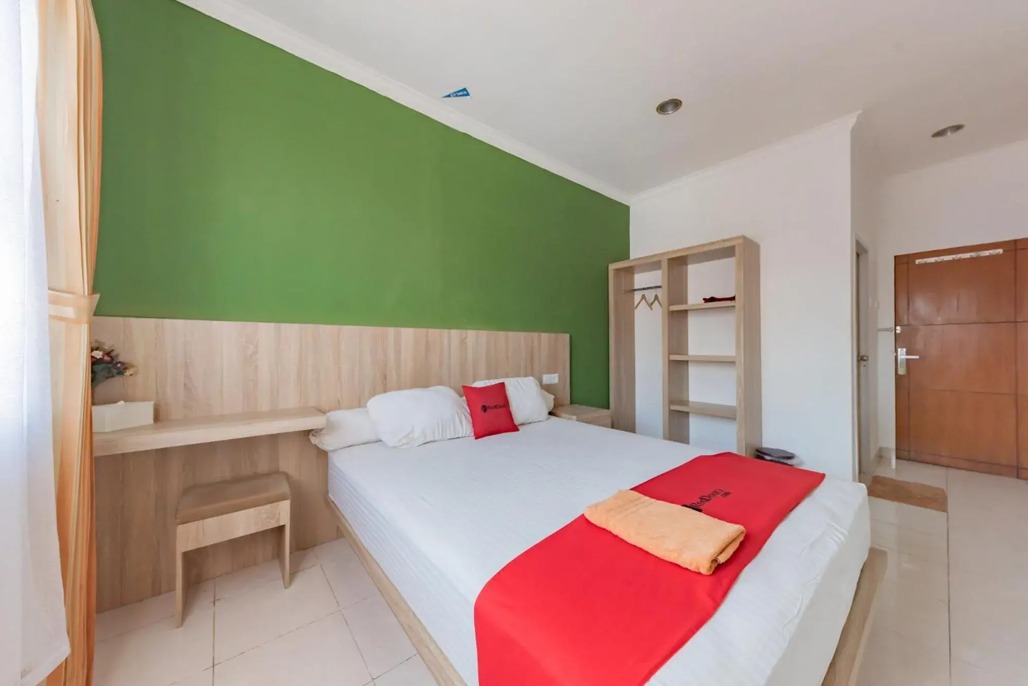 Standard Double Room in RedDoorz Syariah near Taman Bekapai 2 Standard Double Room in RedDoorz Syariah near Taman Bekapai 2