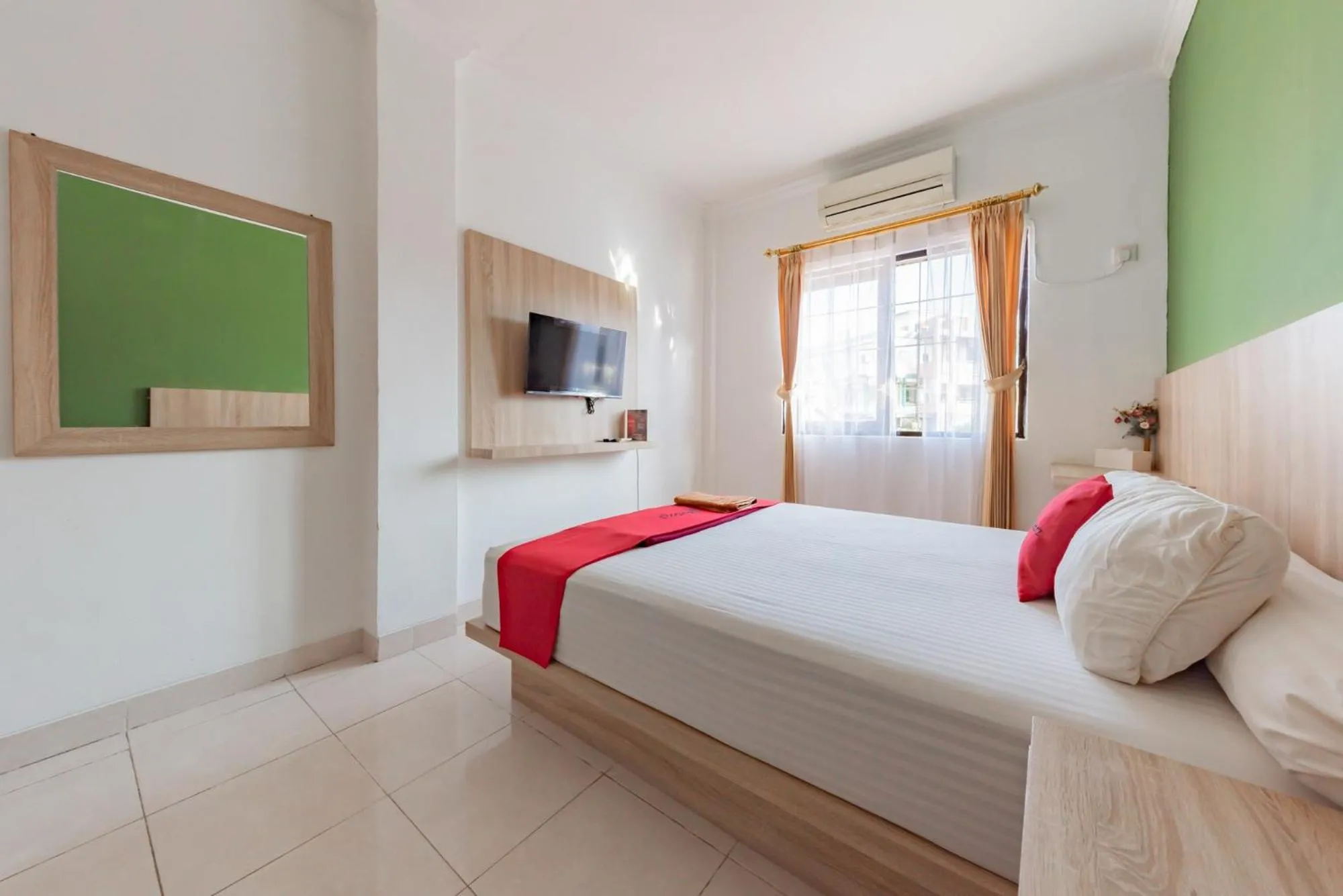 Bed in RedDoorz Syariah near Taman Bekapai 2