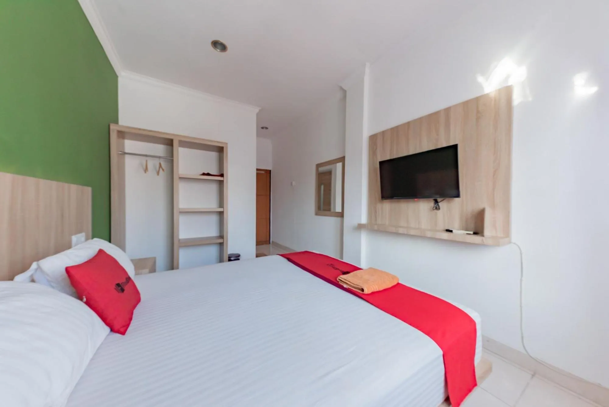 Bed in RedDoorz Syariah near Taman Bekapai 2