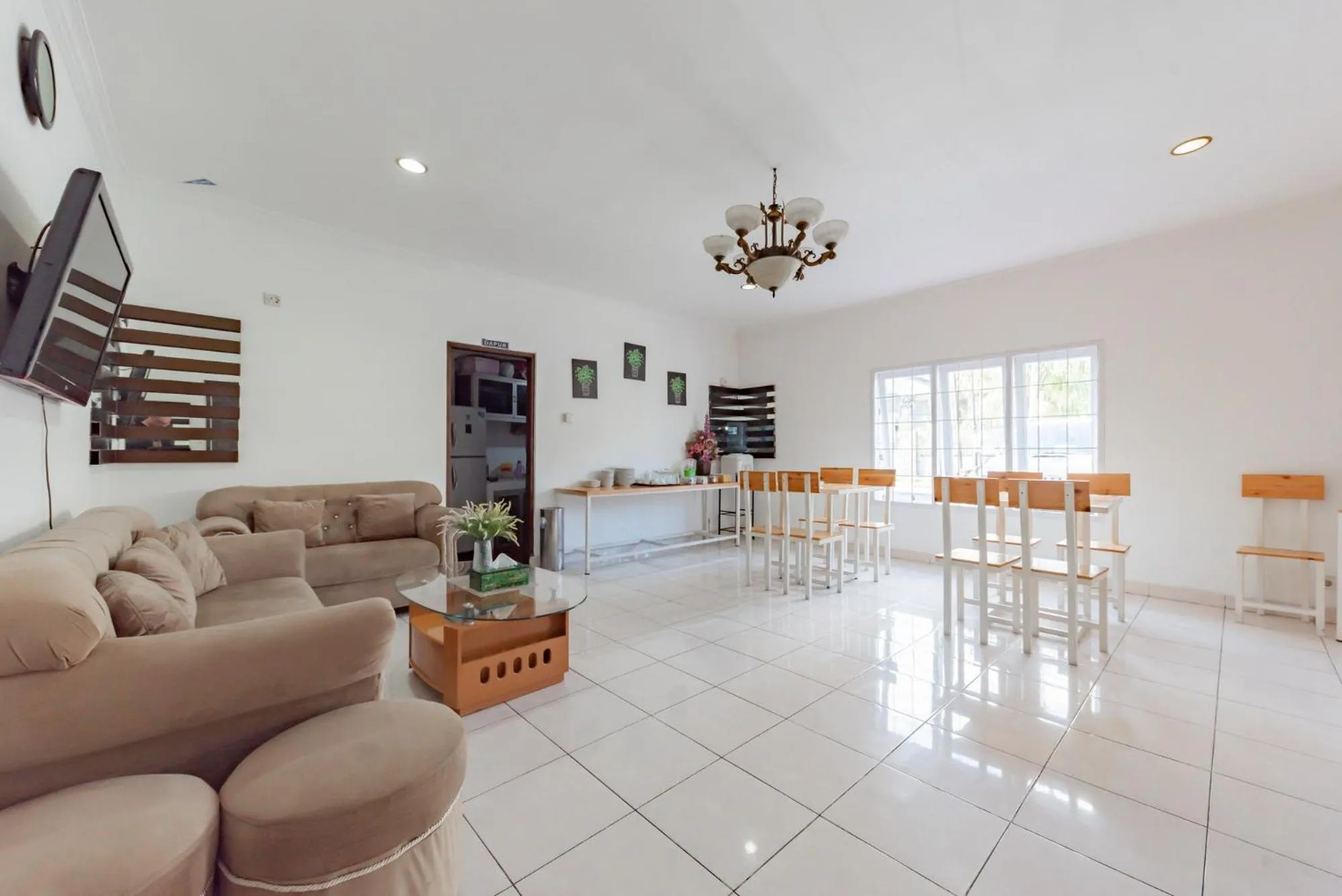 TV and multimedia in RedDoorz Syariah near Taman Bekapai 2