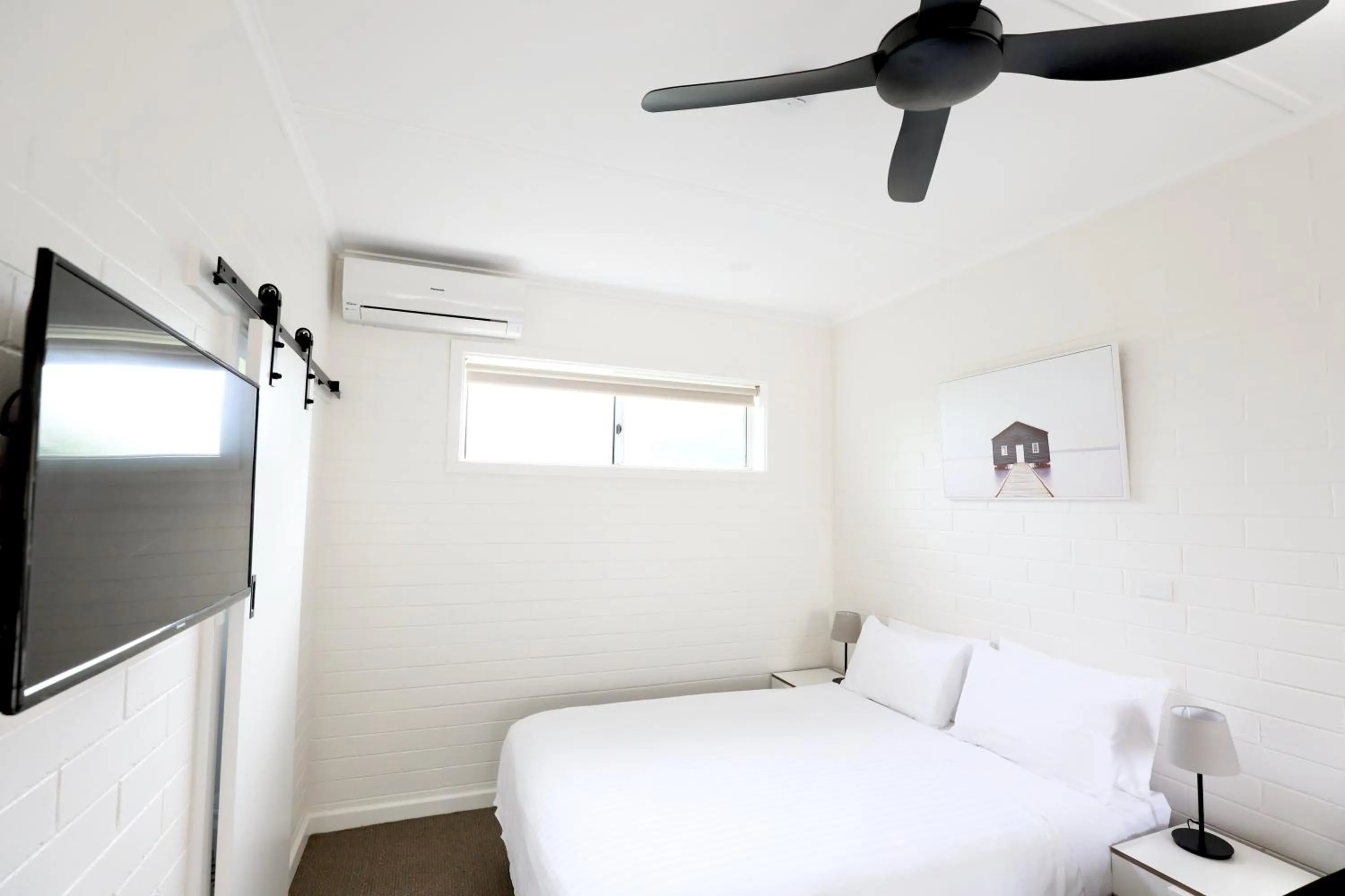 Bed in Guichen Bay Motel