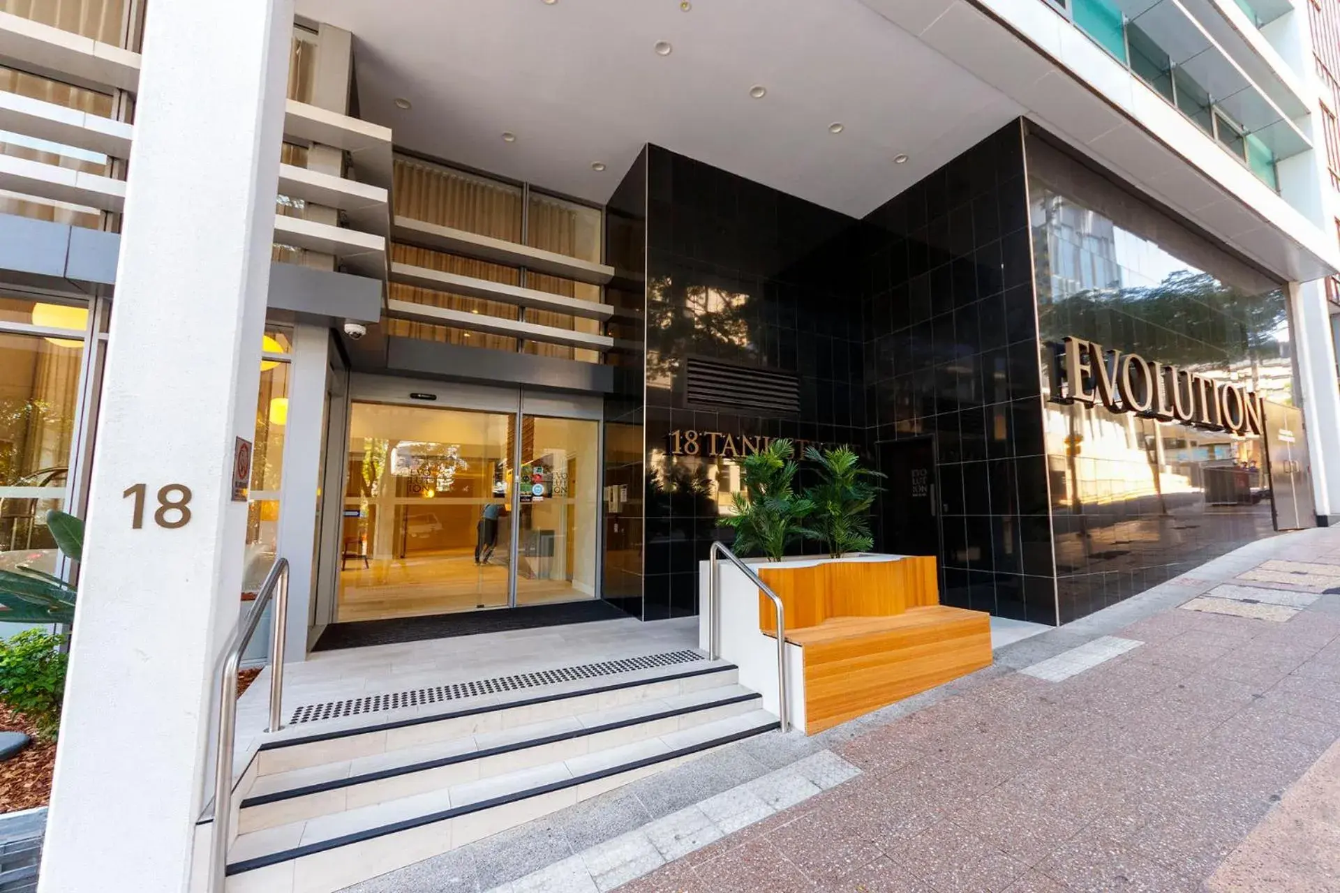 Facade/entrance in Evolution Apartments Facade/entrance in Evolution Apartments