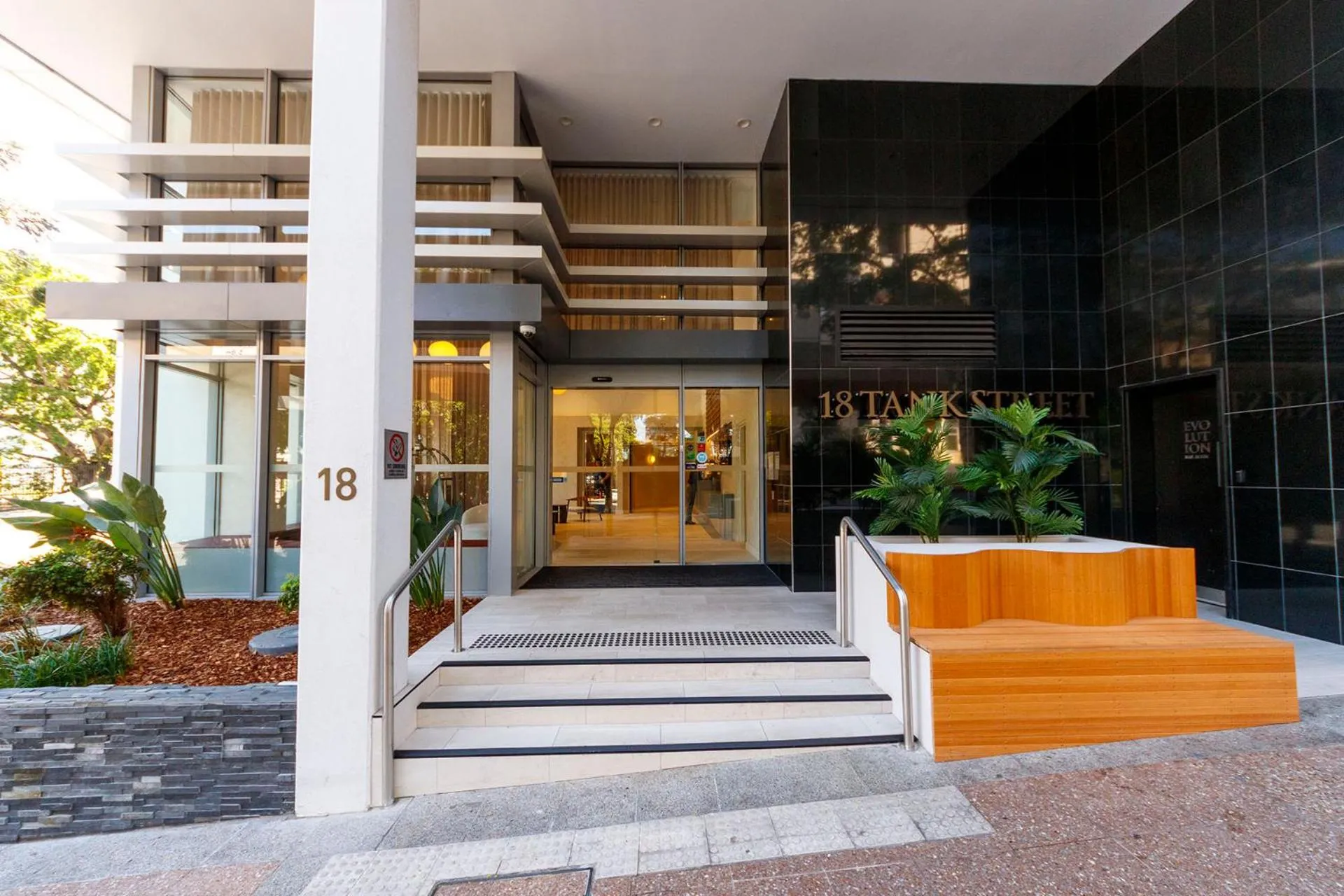 Facade/entrance in Evolution Apartments