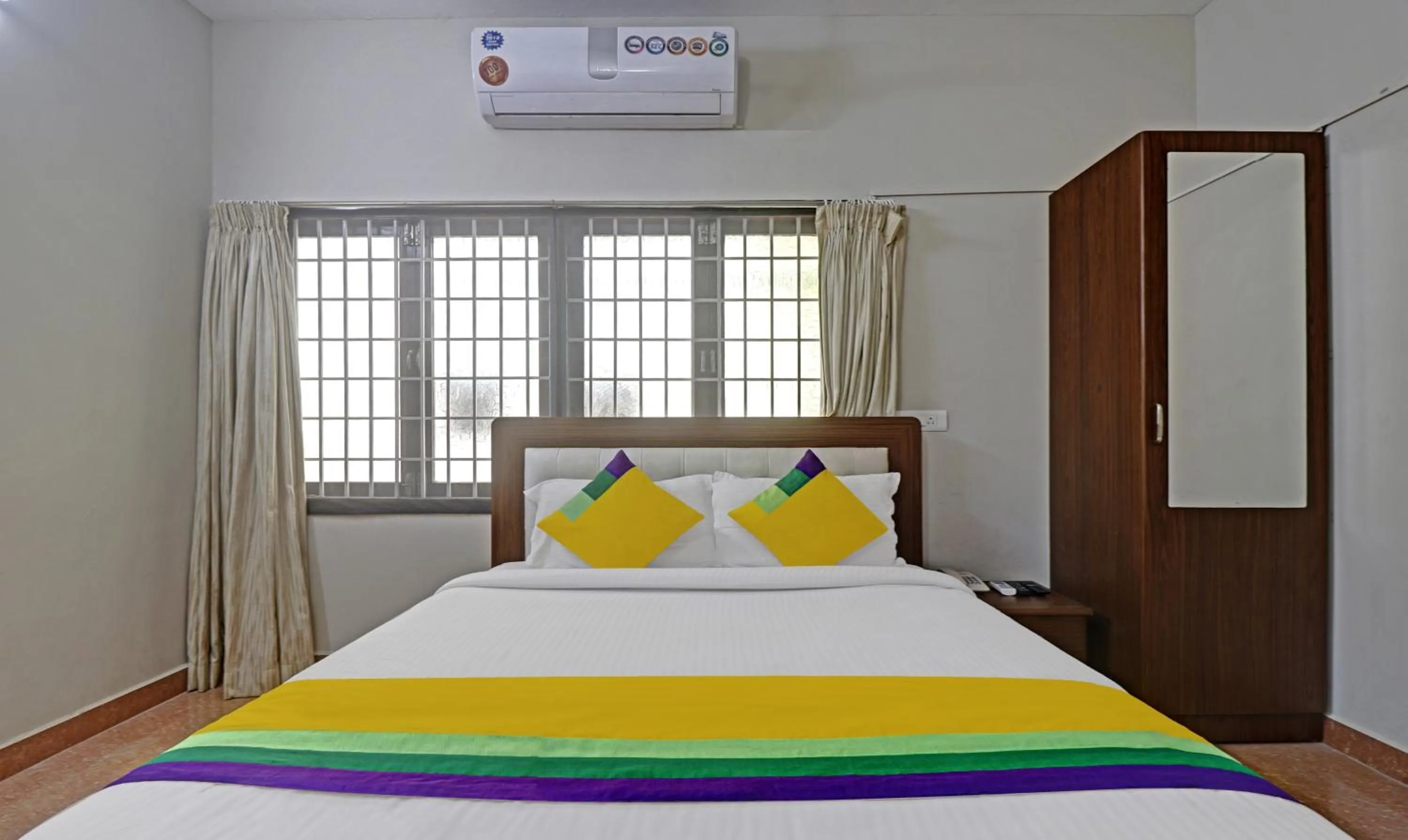 Bedroom, Bed in Itsy Hotels Rithika Inn Blossoms