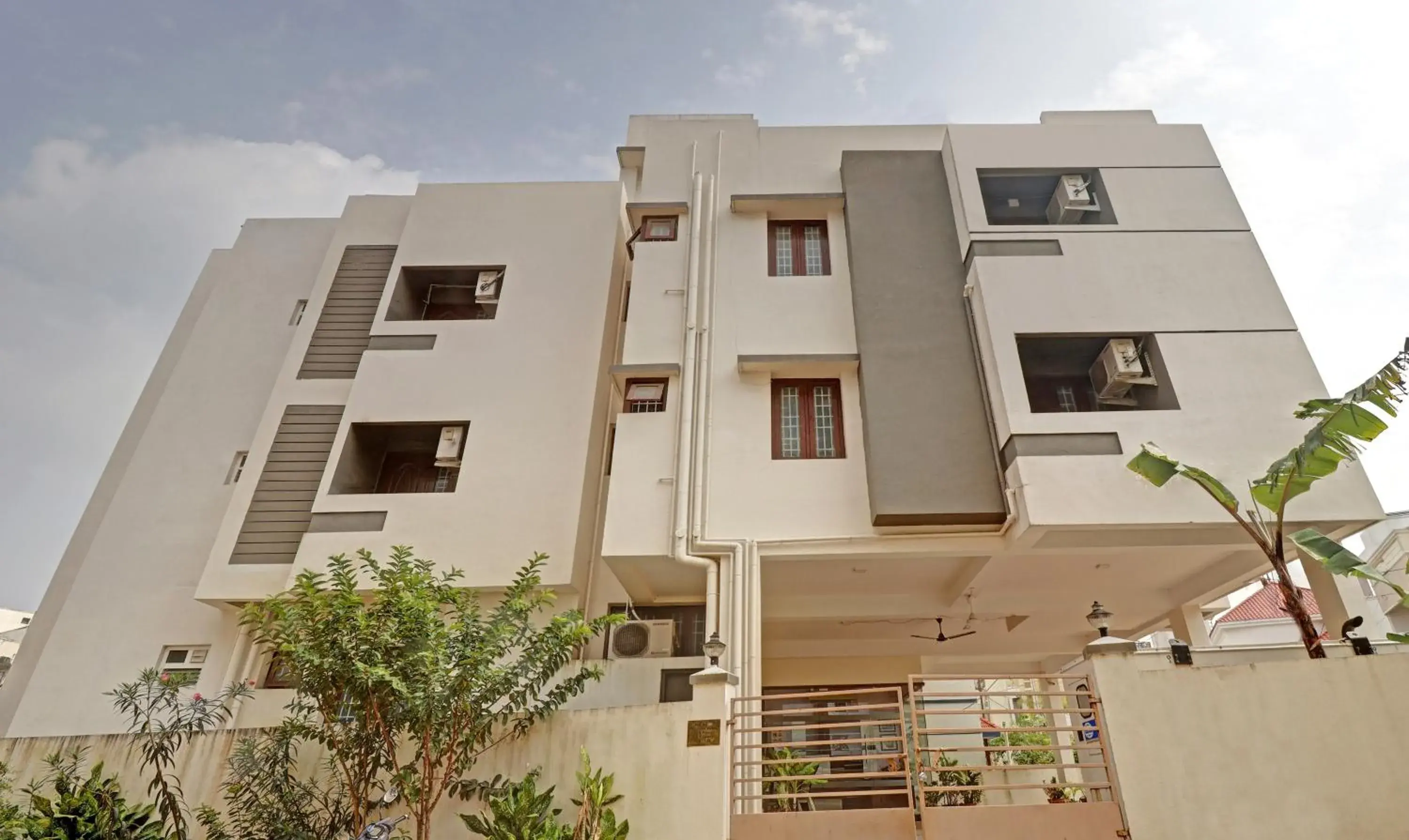 Property building in Itsy Hotels Rithika Inn Blossoms Property building in Itsy Hotels Rithika Inn Blossoms