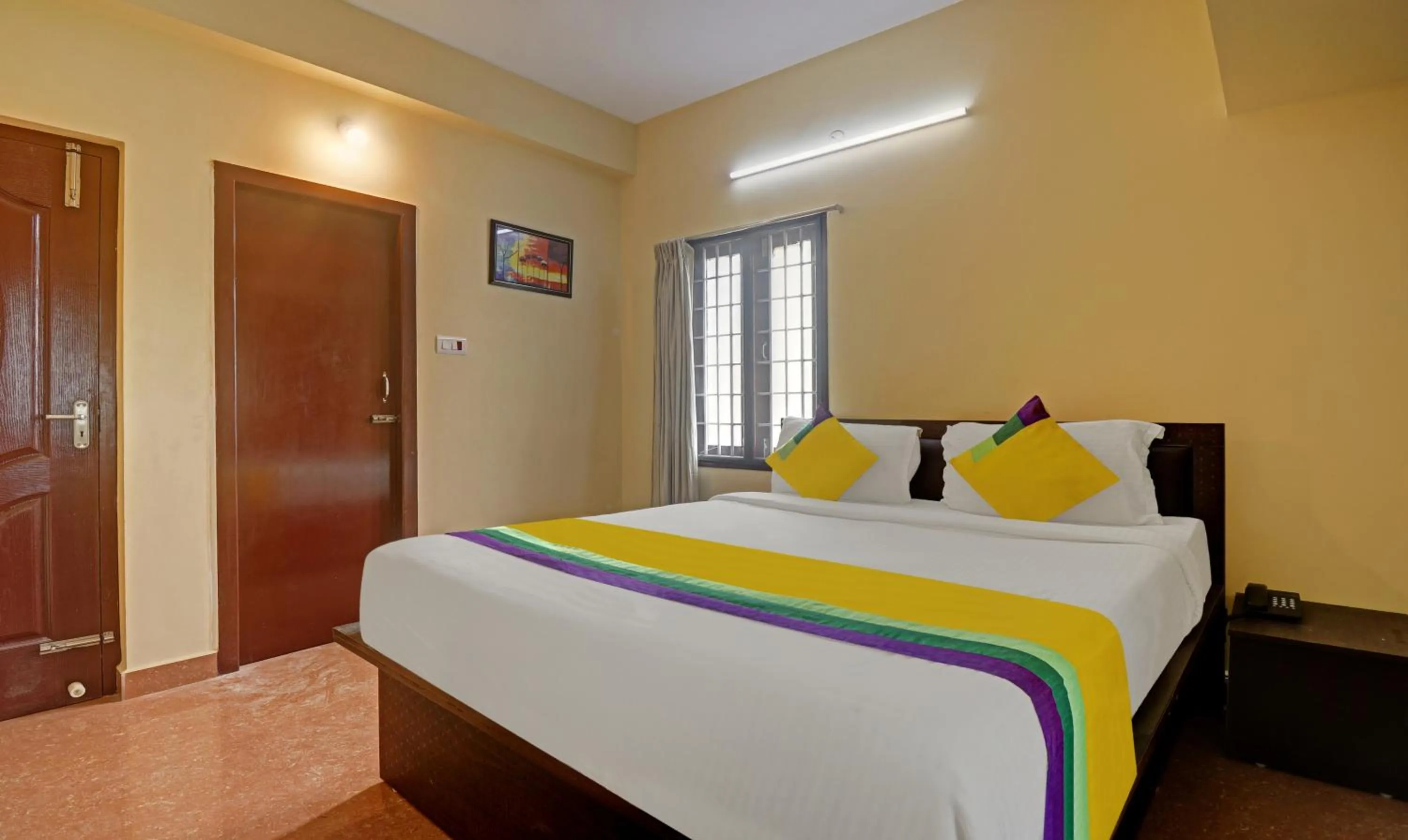 Bedroom, Bed in Itsy Hotels Rithika Inn Blossoms