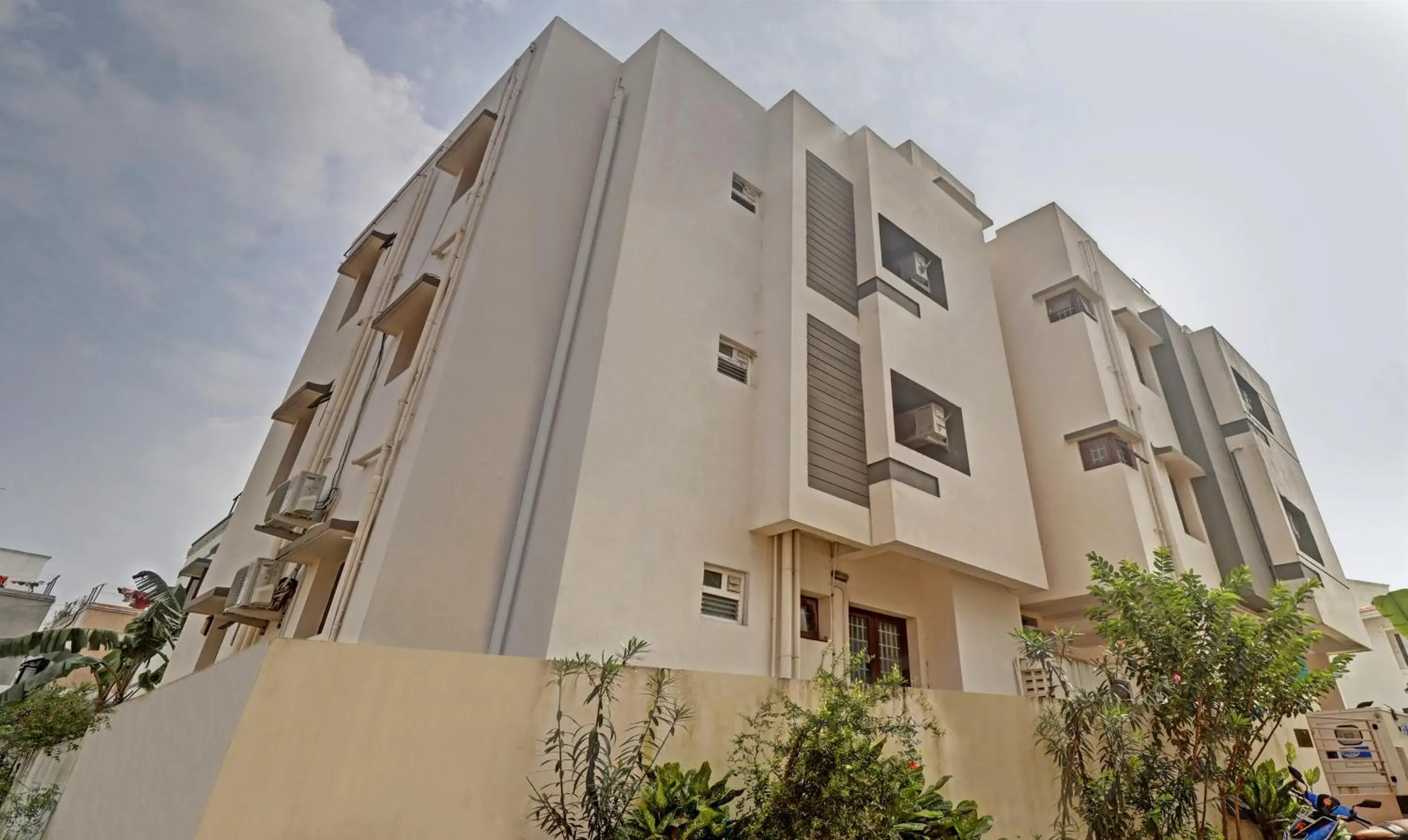 Property building in Itsy Hotels Rithika Inn Blossoms Property building in Itsy Hotels Rithika Inn Blossoms