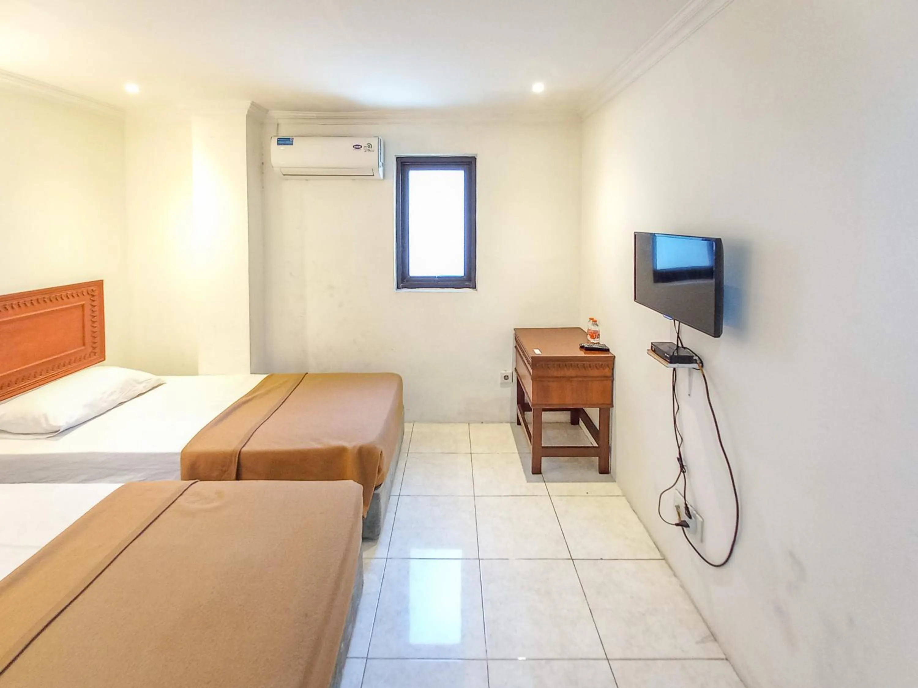 Bedroom, Bed in D Hans Hotel Syariah RedPartner near Wisata Religi Sunan Ampel Surabaya