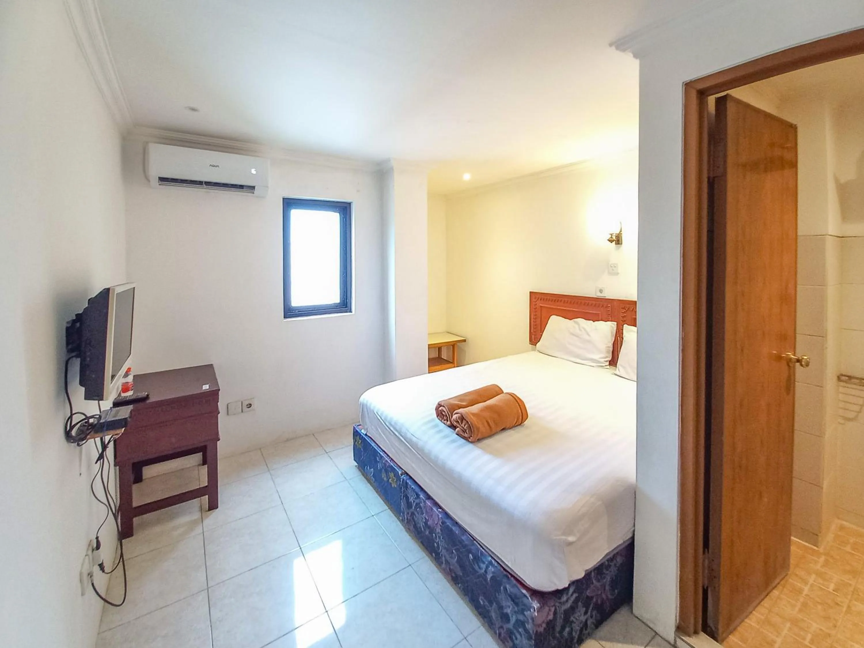 Bedroom, Bed in D Hans Hotel Syariah RedPartner near Wisata Religi Sunan Ampel Surabaya