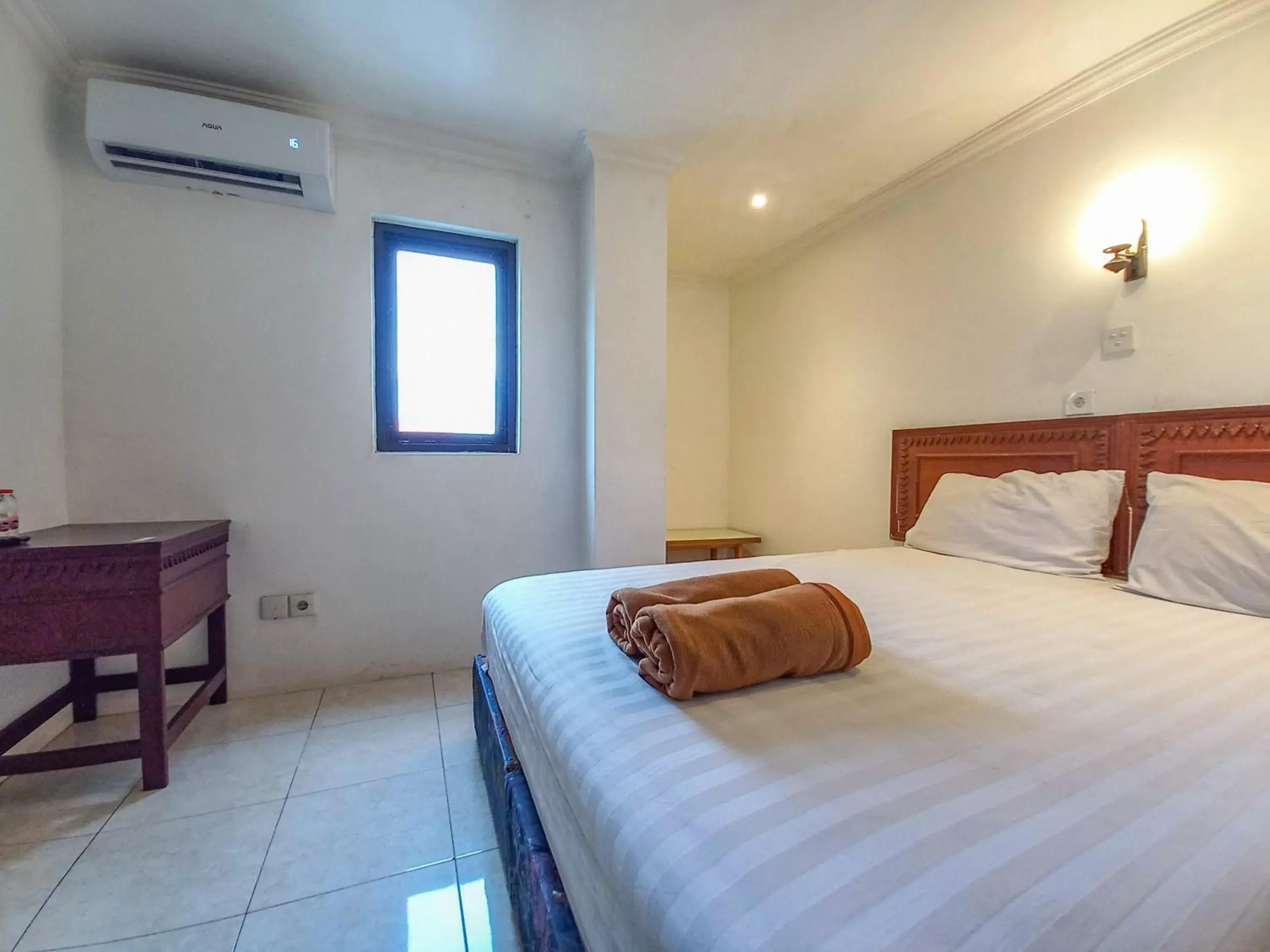 Bedroom, Bed in D Hans Hotel Syariah RedPartner near Wisata Religi Sunan Ampel Surabaya Bedroom, Bed in D Hans Hotel Syariah RedPartner near Wisata Religi Sunan Ampel Surabaya