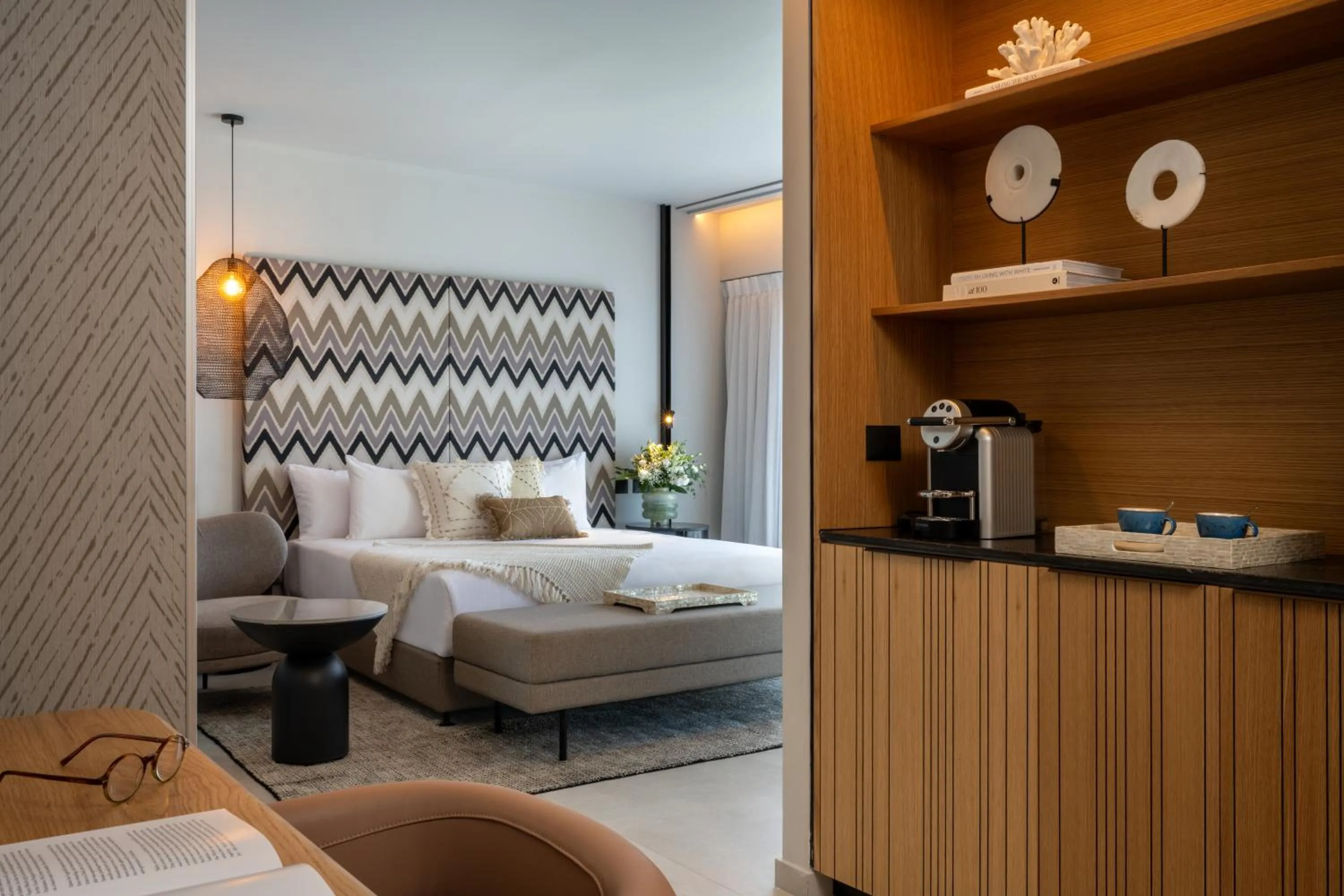 Living room, Bed in Leonardo Plaza Haifa