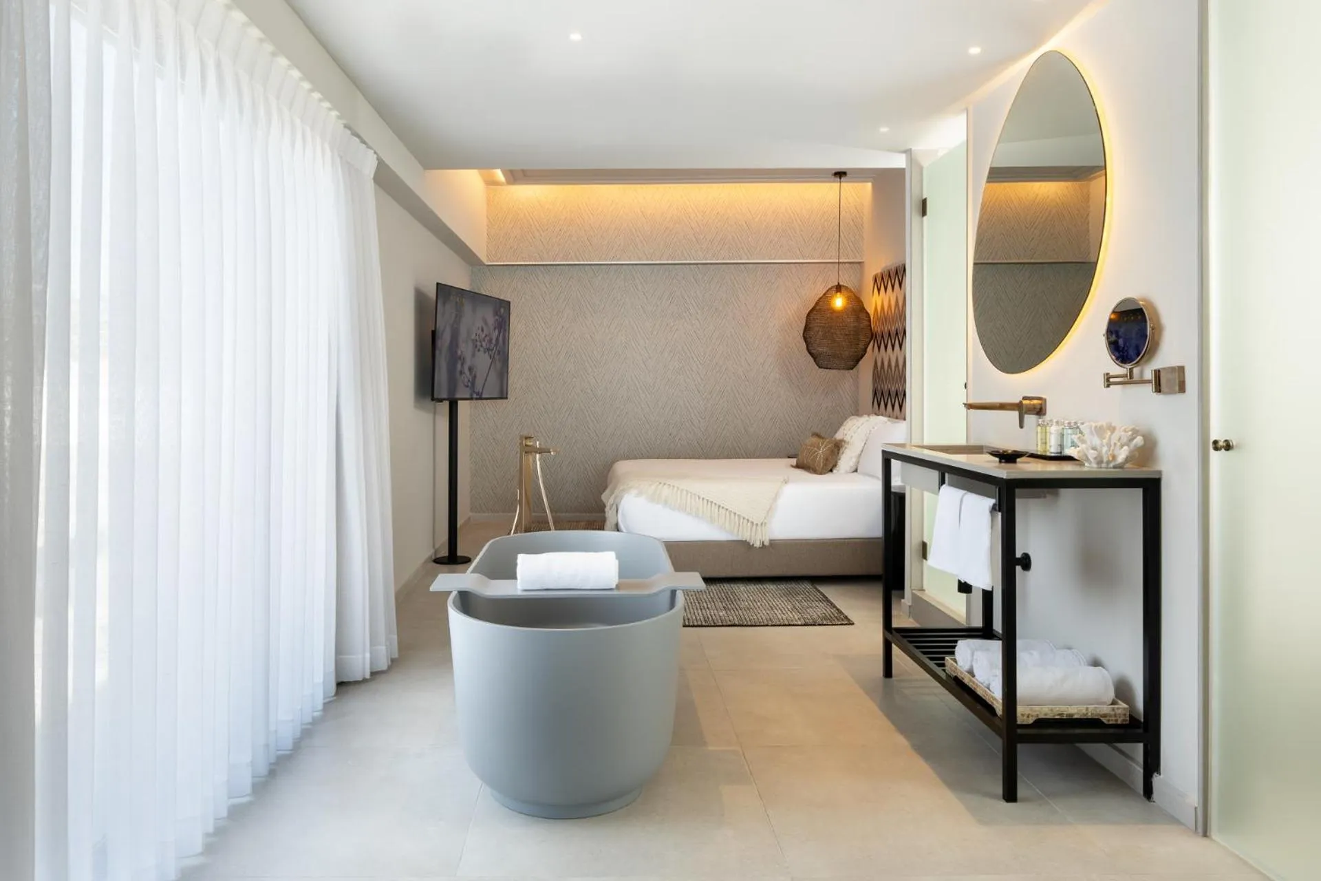 Bathroom, Bed in Leonardo Plaza Haifa