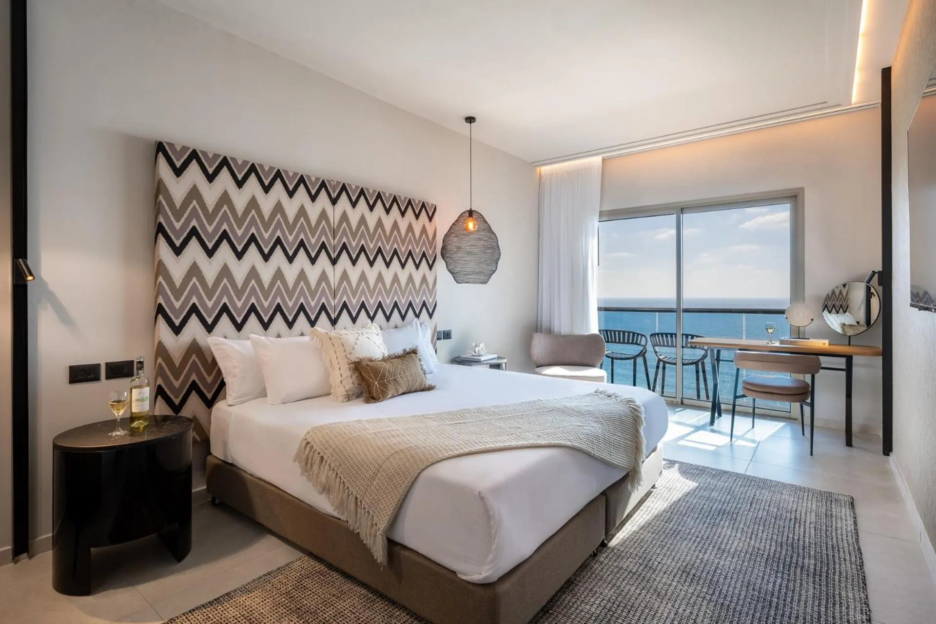 Photo of the whole room, Bed in Leonardo Plaza Haifa