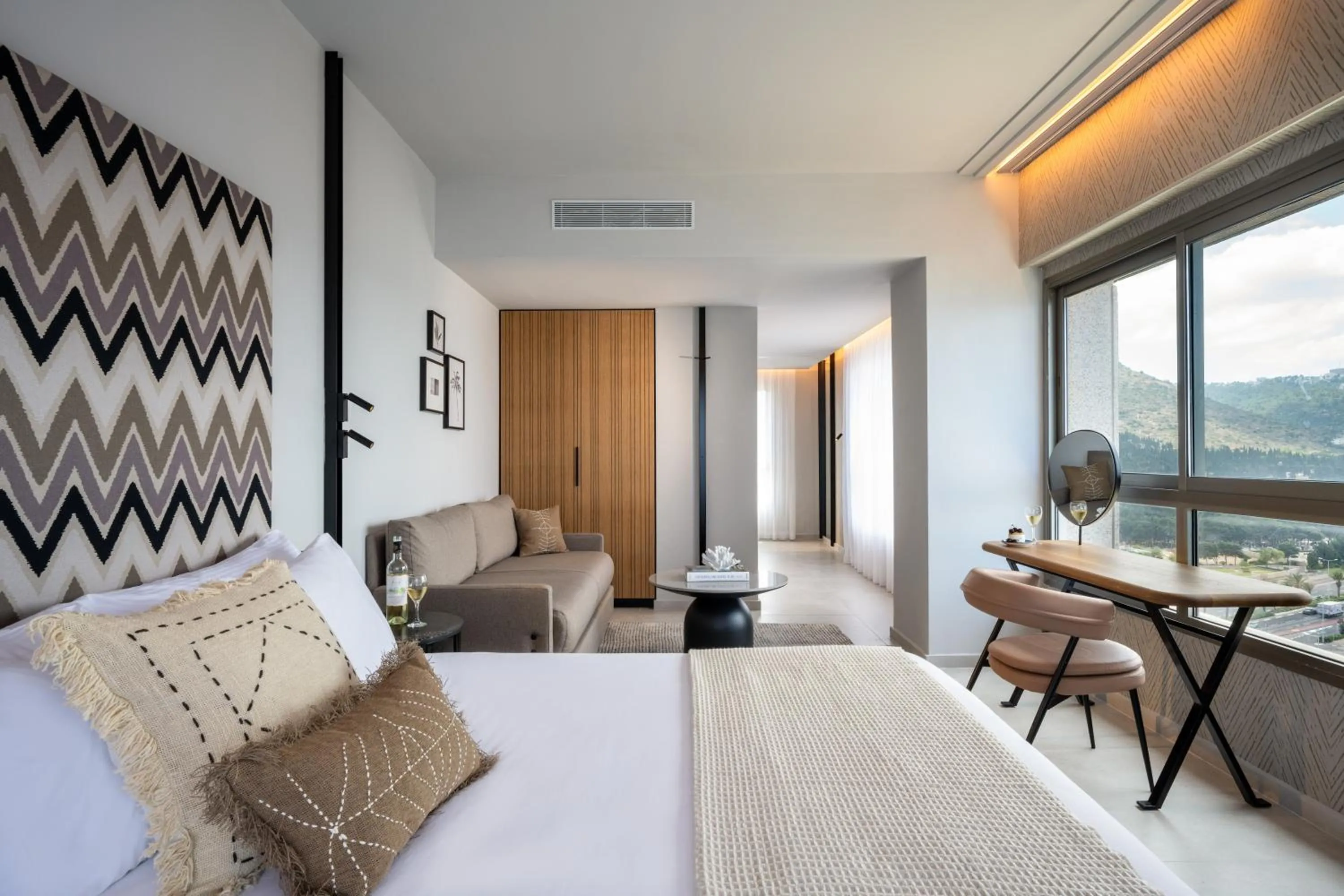 Bedroom, Bed in Leonardo Plaza Haifa