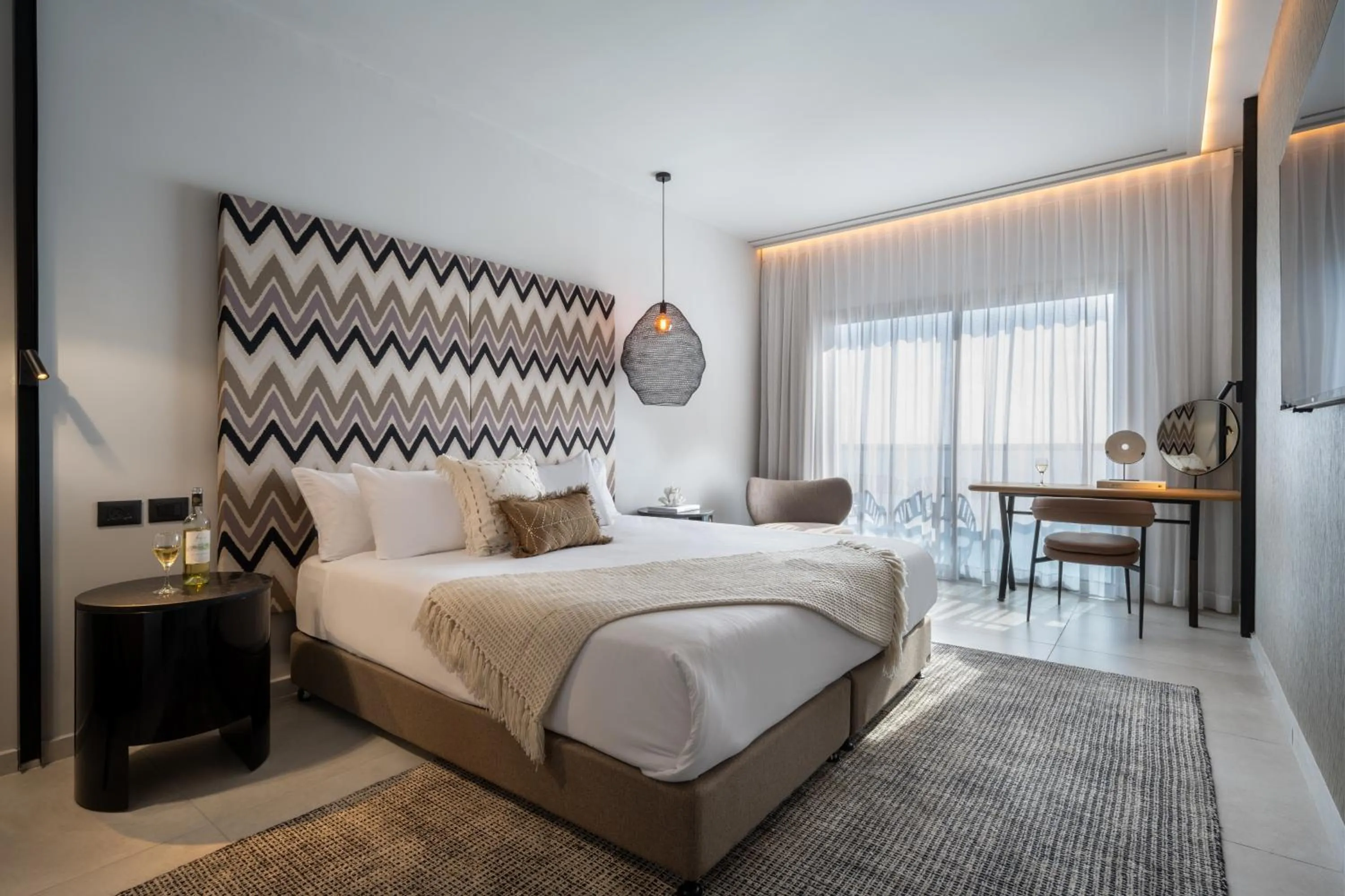 Bedroom, Bed in Leonardo Plaza Haifa