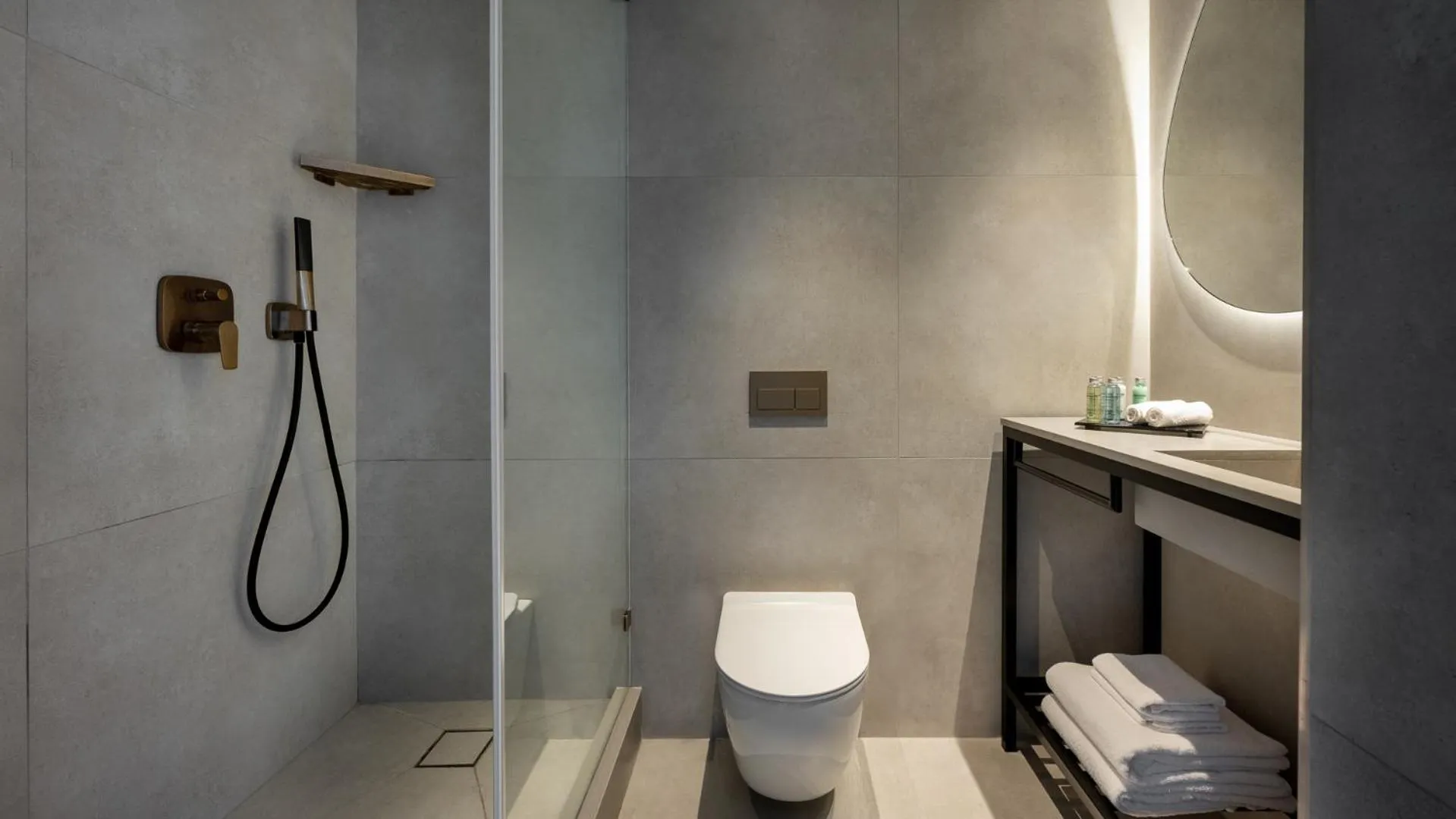 Shower in Leonardo Plaza Haifa