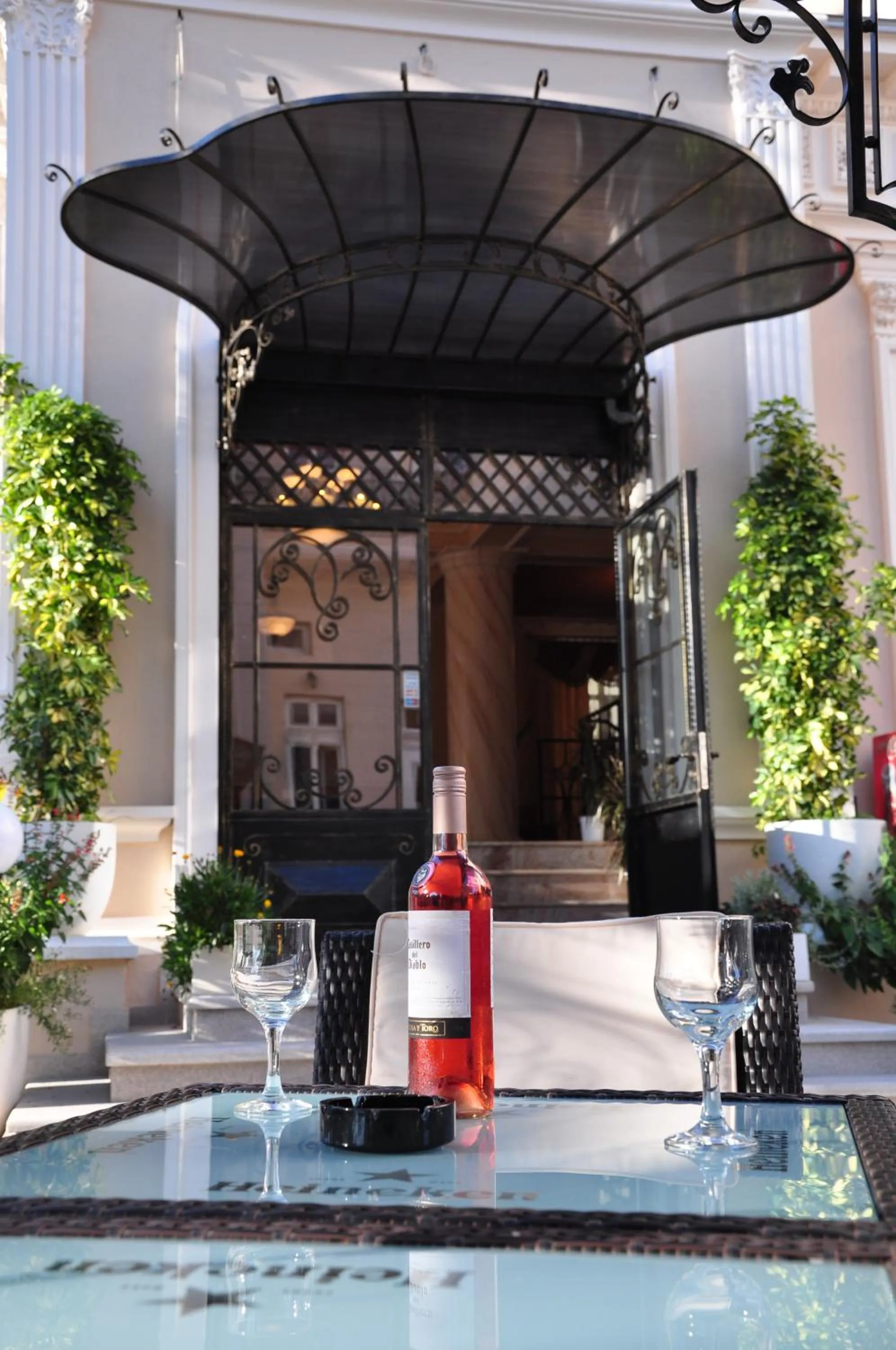 Facade/entrance in Vigo Grand Hotel