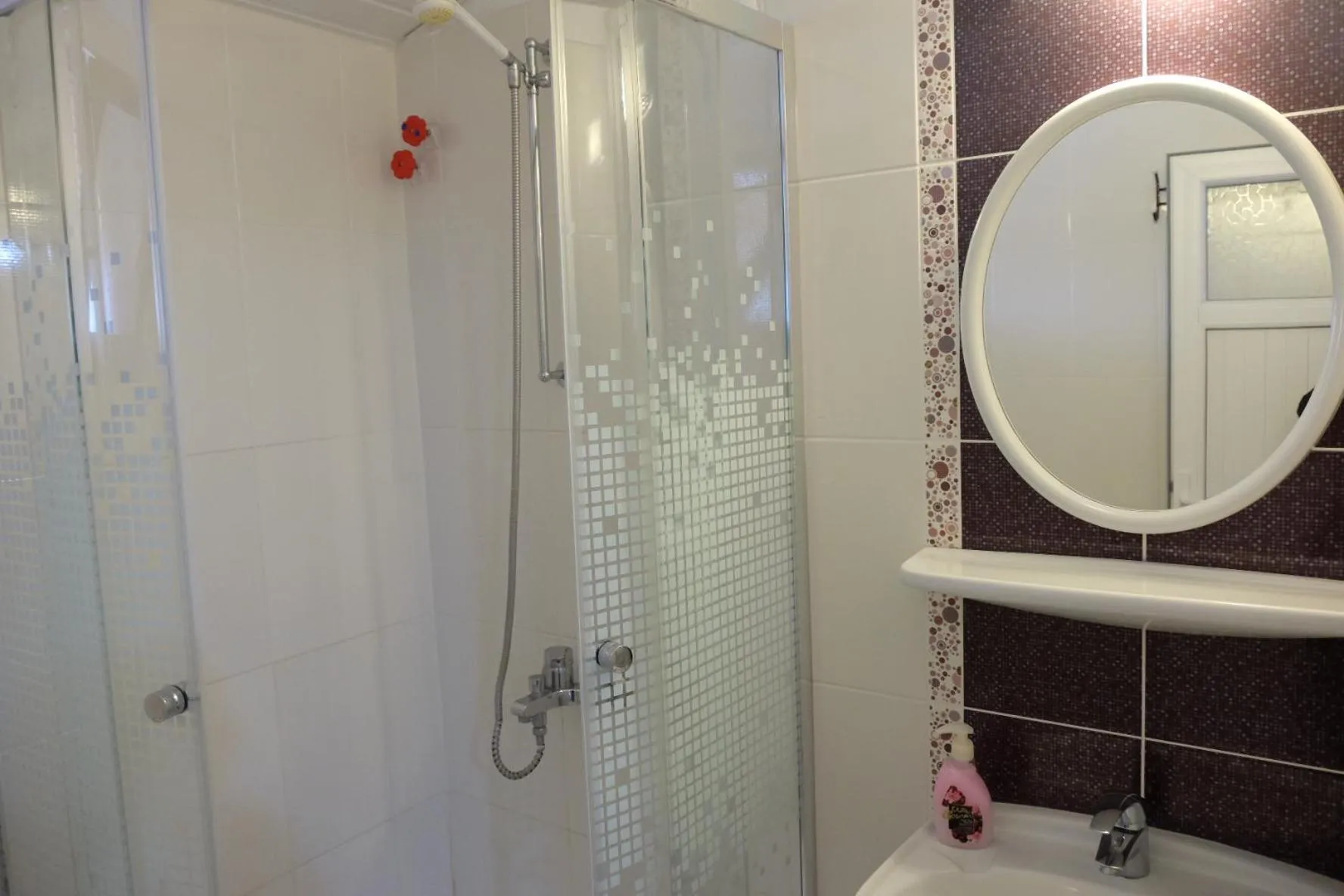 Shower in San Simon Hotel