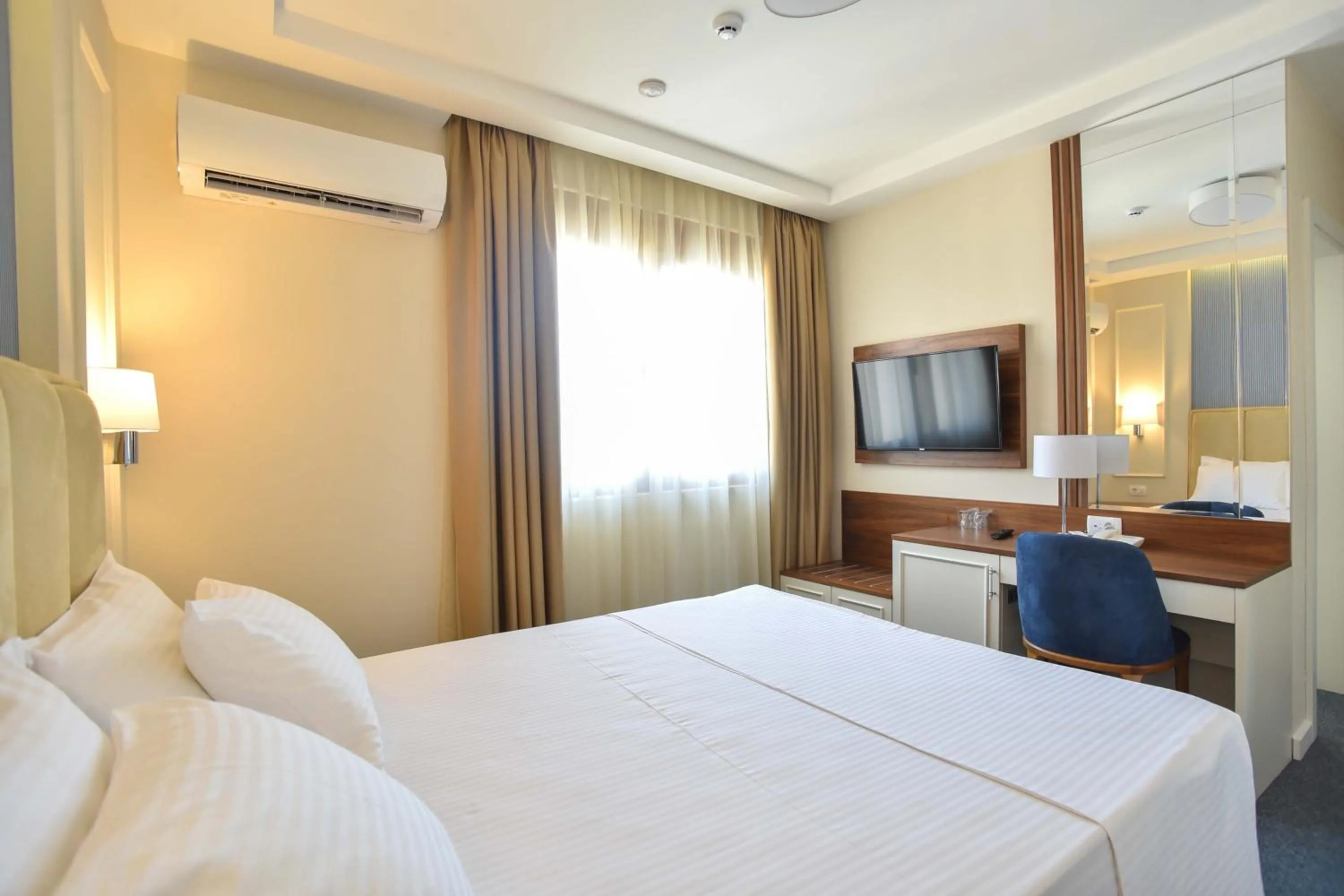 Bed in Vistamar Hotel & Apartments