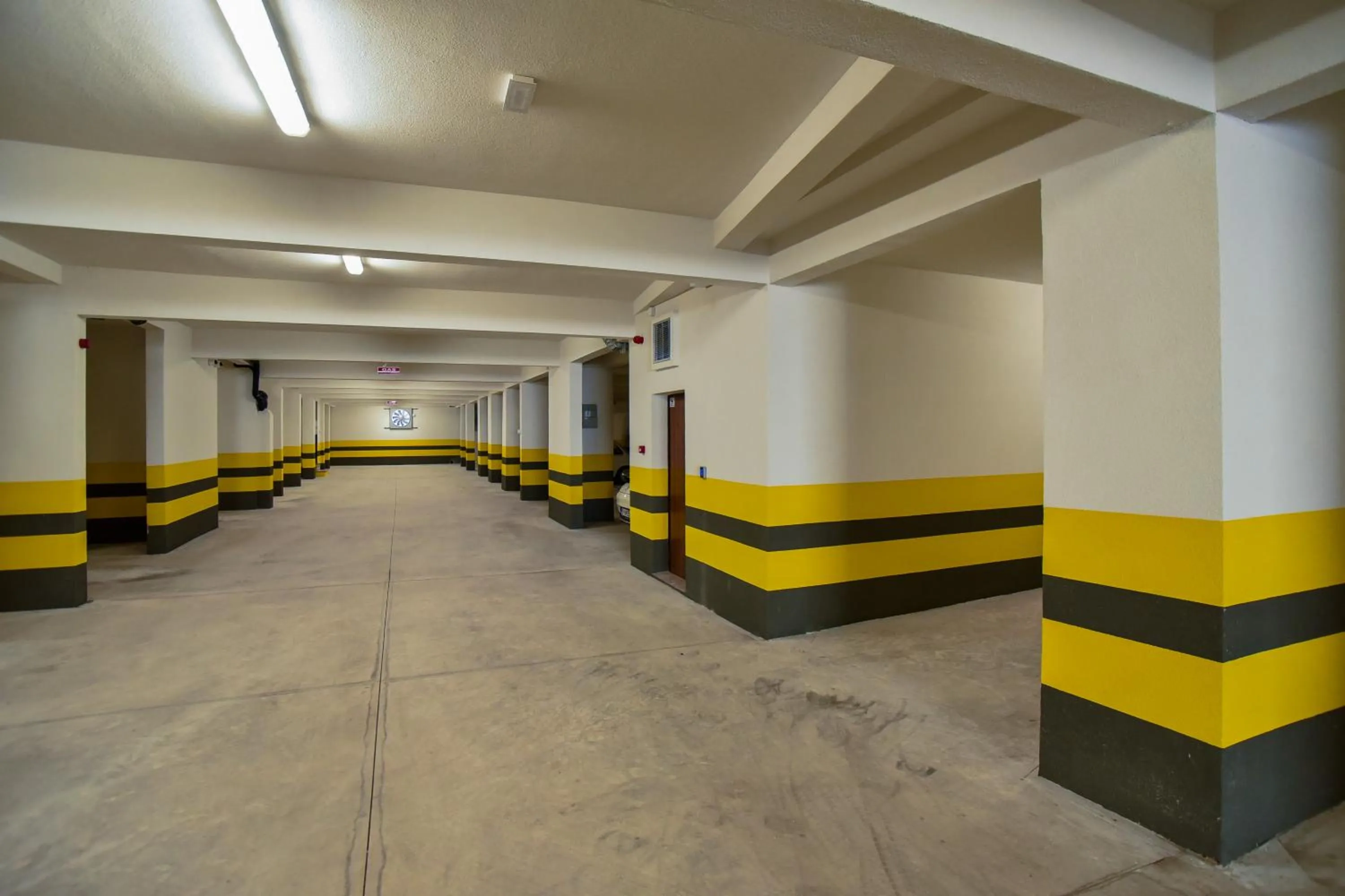 Property building in Vistamar Hotel & Apartments