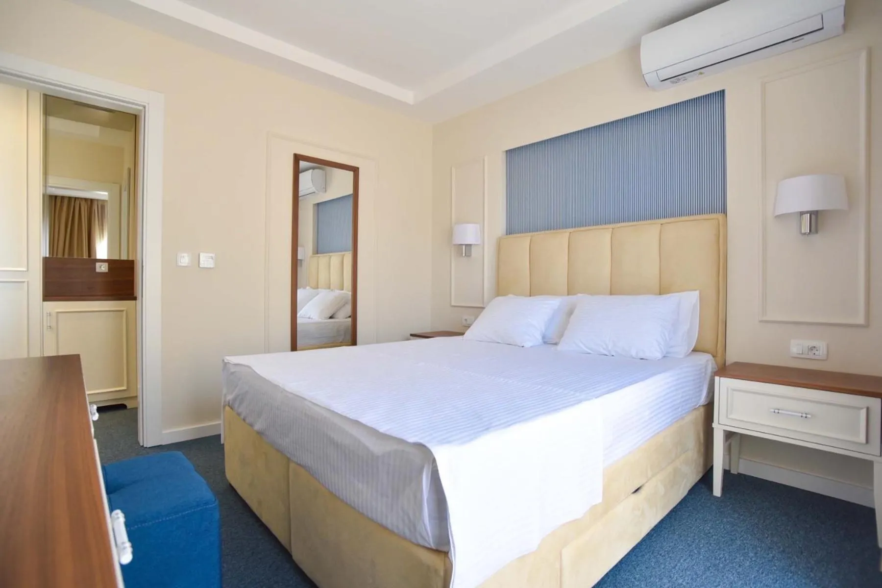 Bed in Vistamar Hotel & Apartments