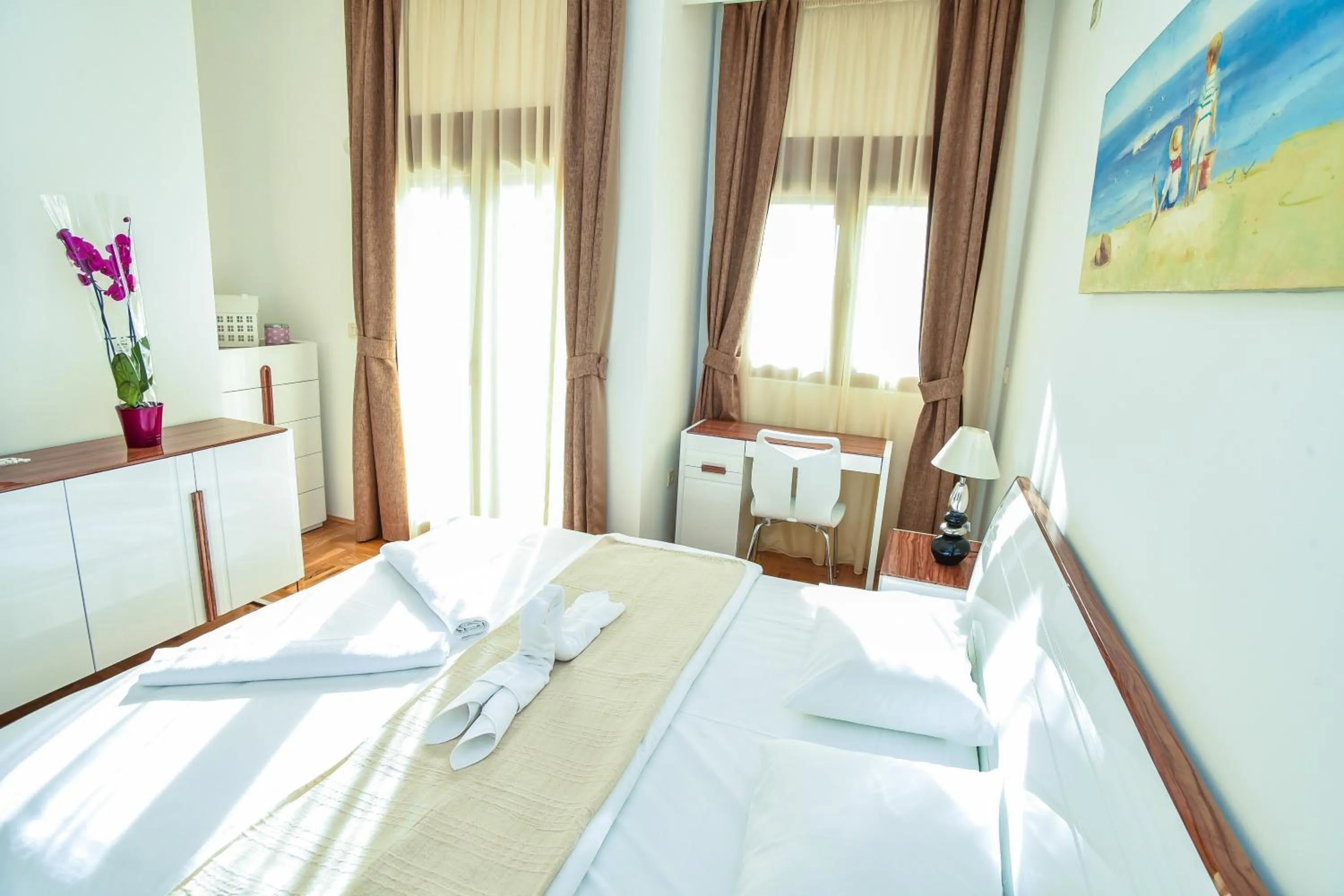 Bed in Vistamar Hotel & Apartments