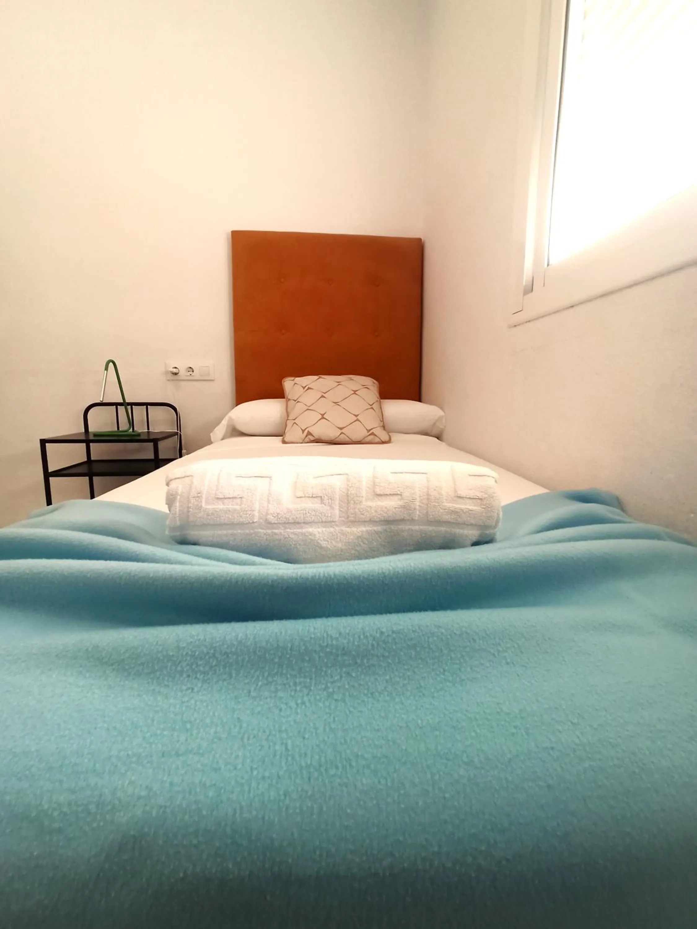 Bed in Vivian's Guest House Auto Check-in