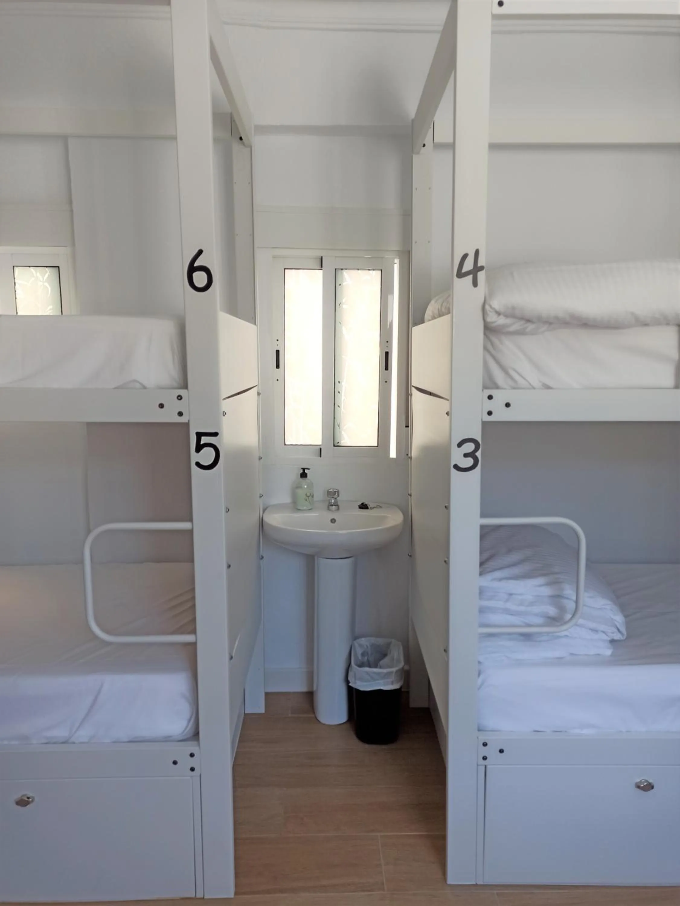 bunk bed, Bed in Vivian's Guest House Auto Check-in