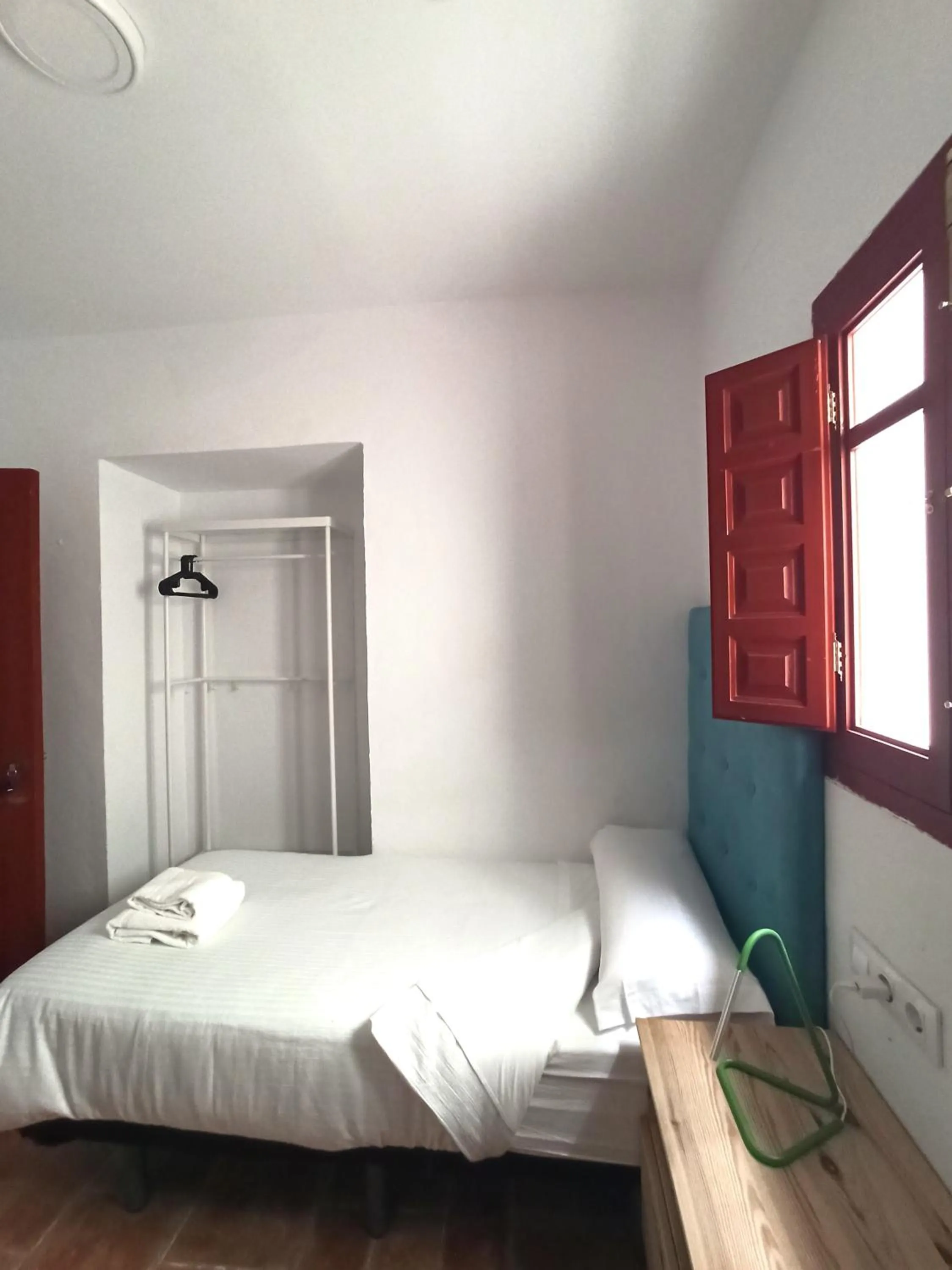 Bed in Vivian's Guest House Auto Check-in