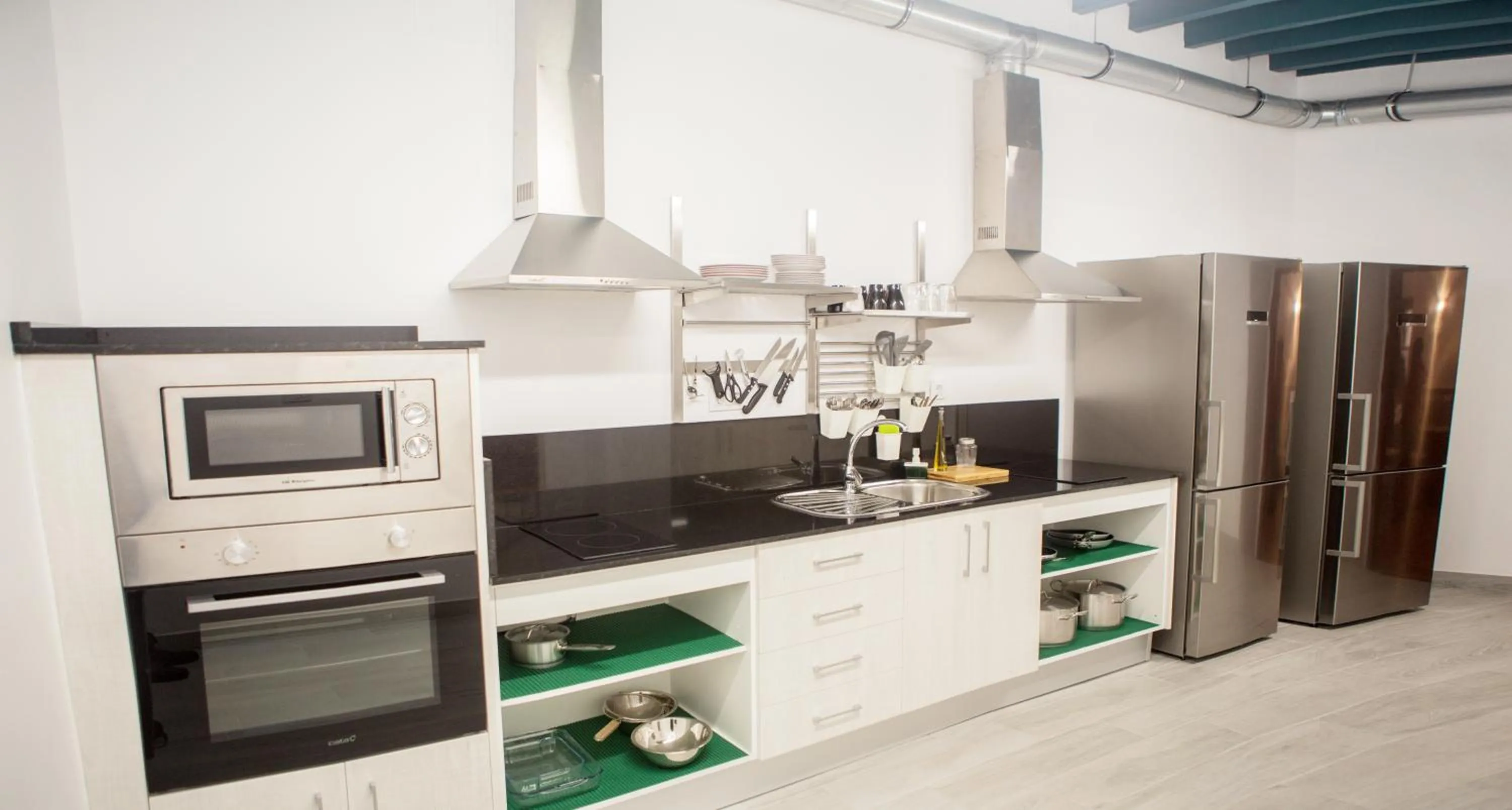 Kitchen or kitchenette in Vivian's Guest House Auto Check-in