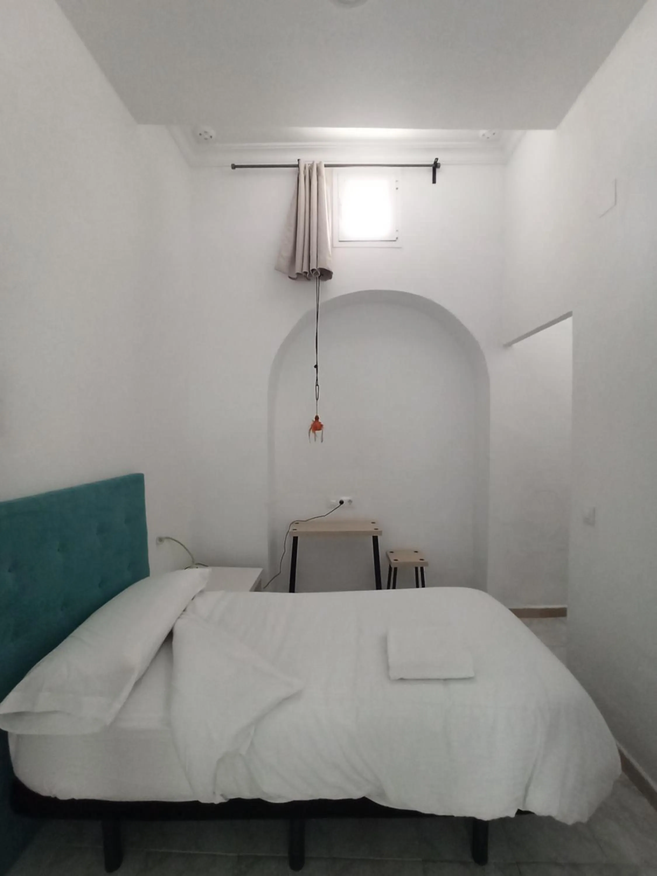 Bed in Vivian's Guest House Auto Check-in