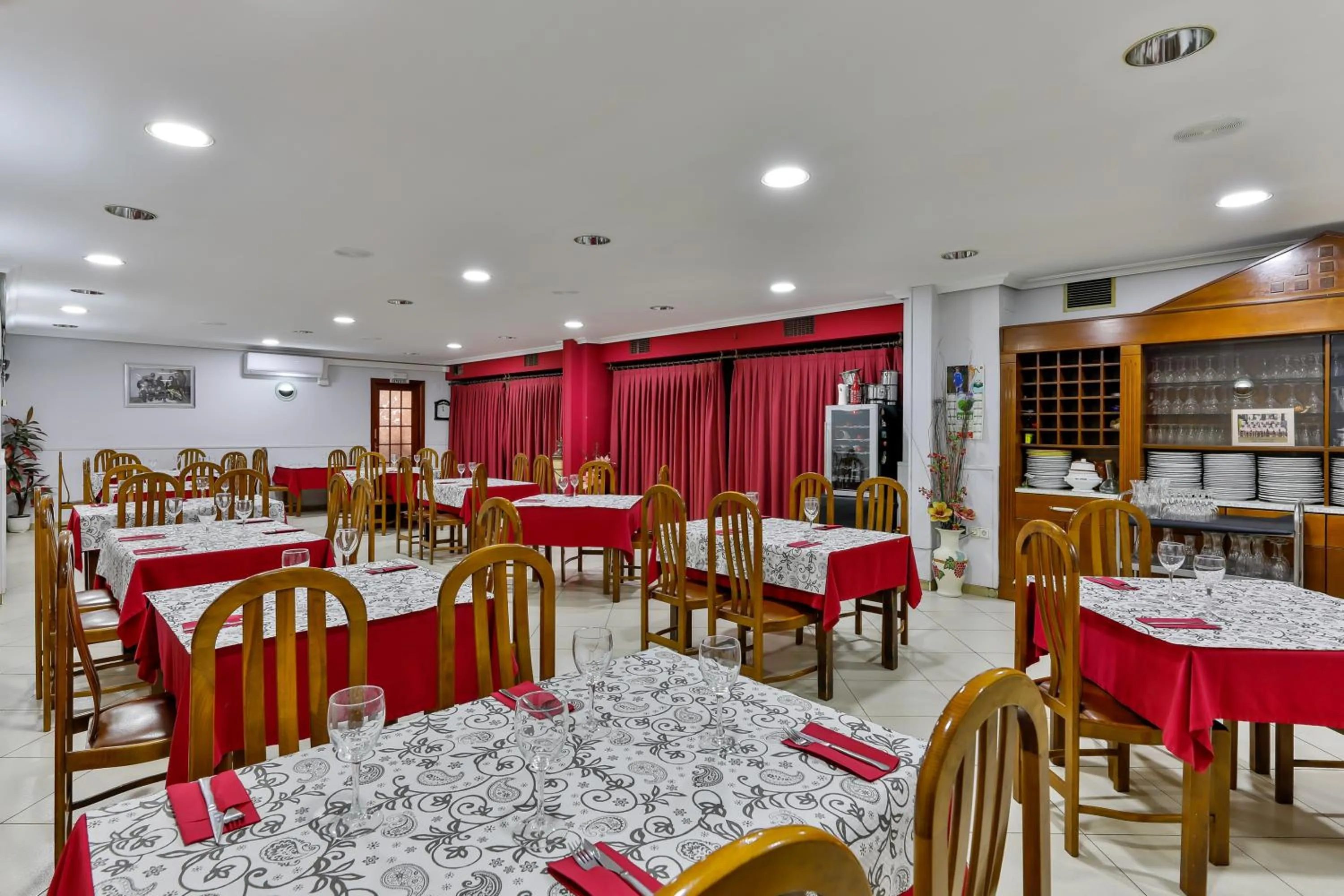 Restaurant/places to eat in Can Peixan
