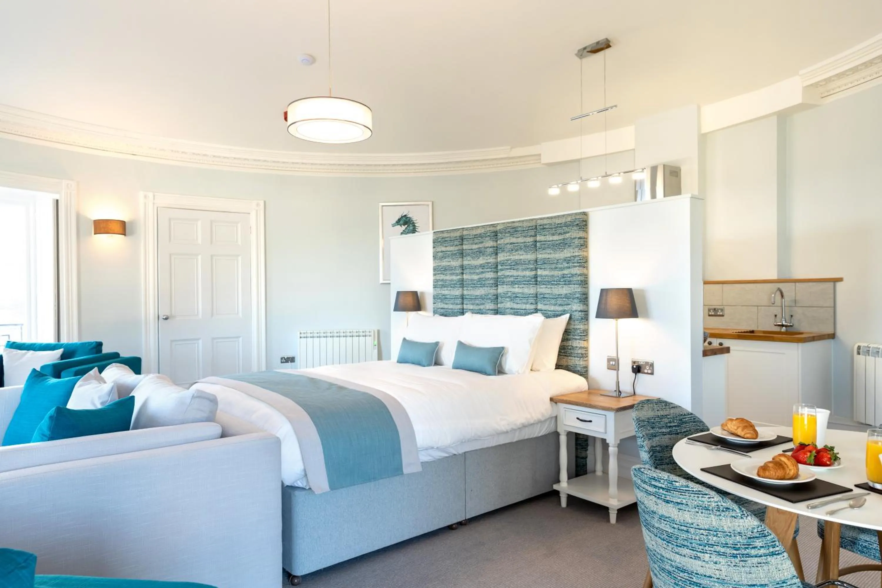 Photo of the whole room, Bed in Sandhills Apartments, Mudeford