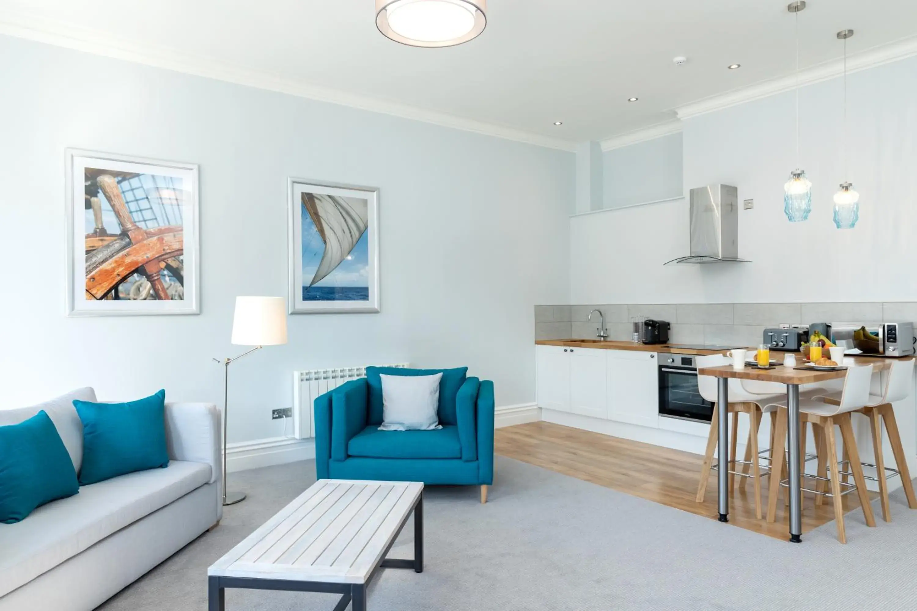 Two-Bedroom Apartment in Sandhills Apartments, Mudeford Two-Bedroom Apartment in Sandhills Apartments, Mudeford