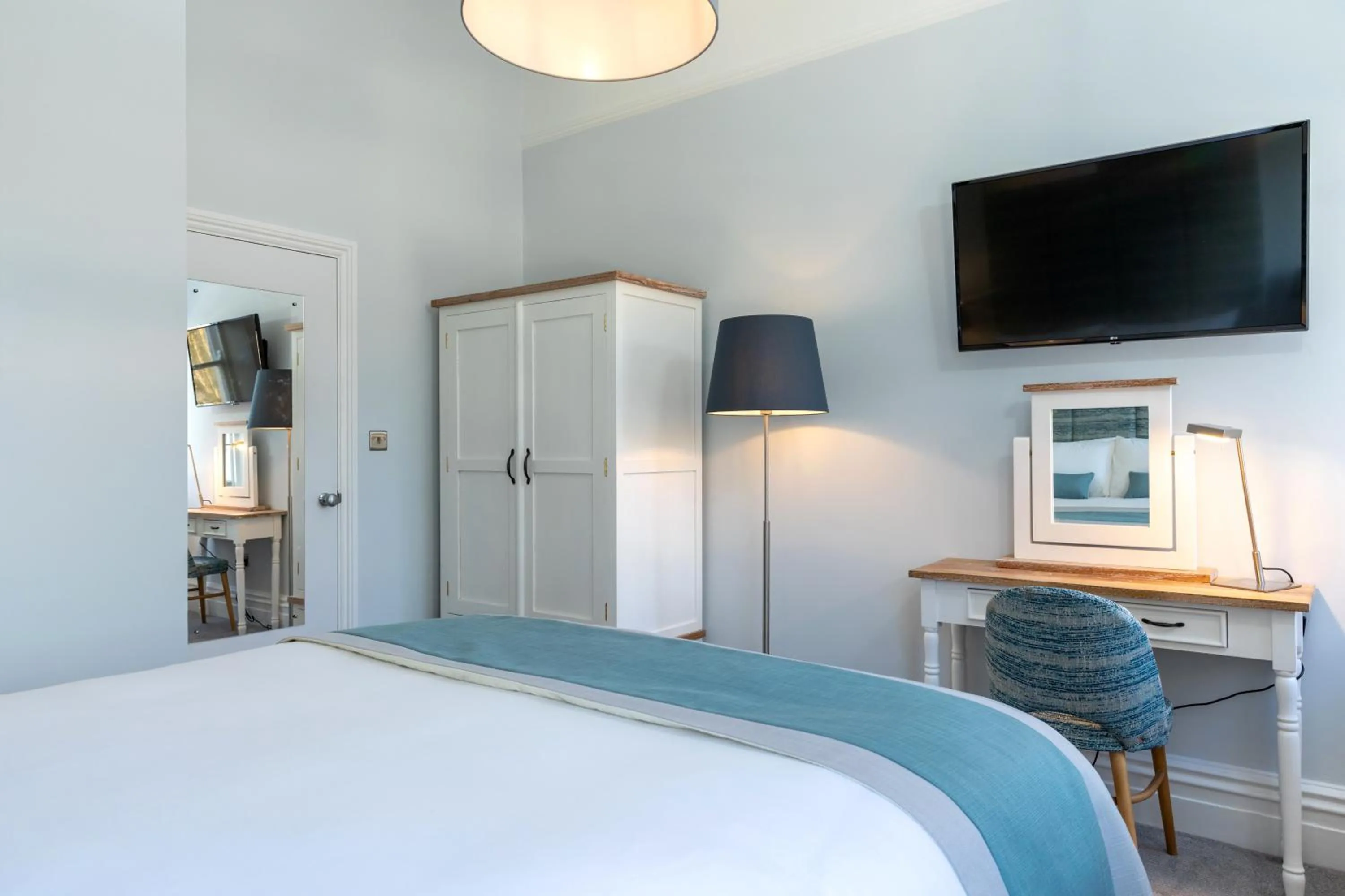 Bed in Sandhills Apartments, Mudeford
